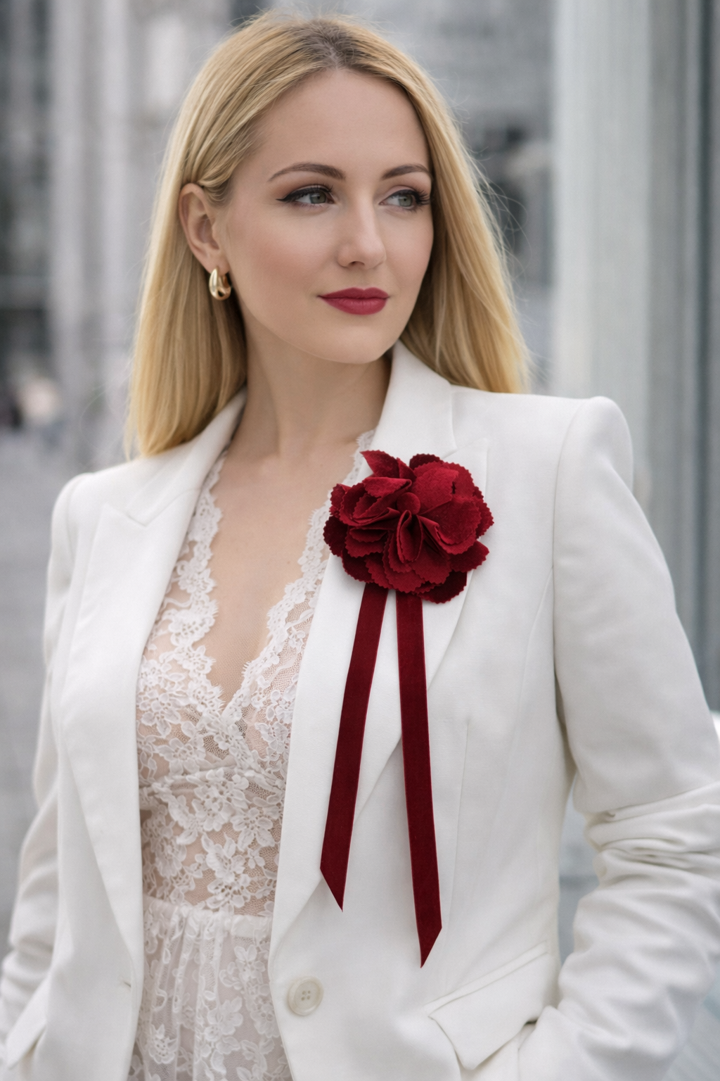 Accesoriu broșă floare din catifea roșie