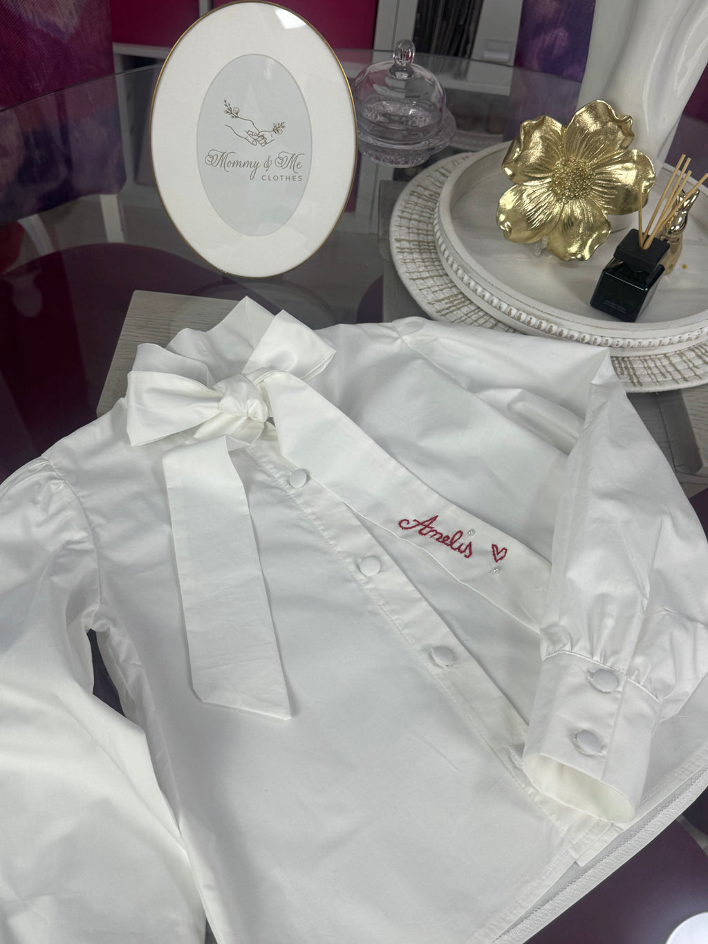 Cămașă albă pentru fete cu fundă și broderie personalizată