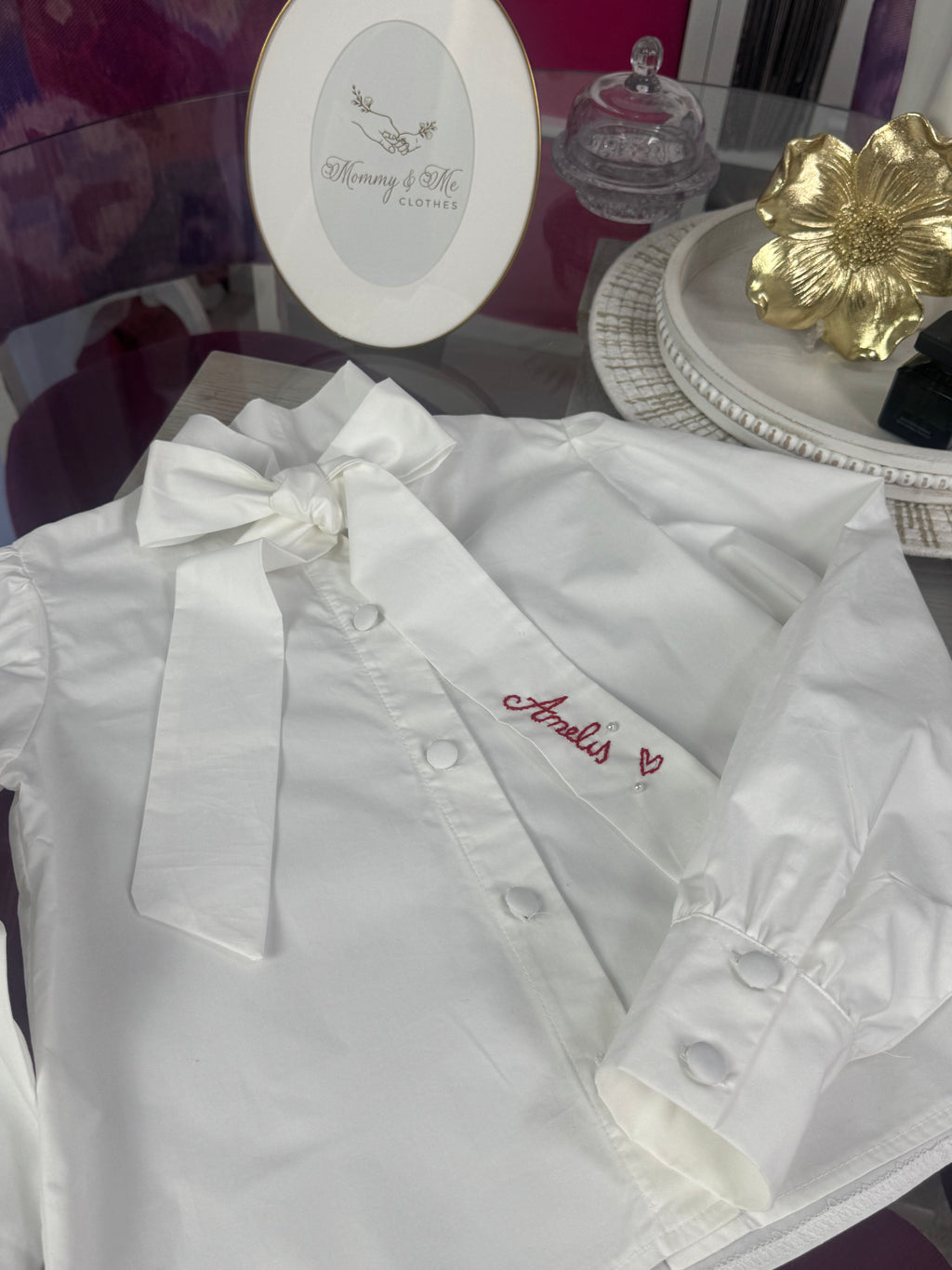Cămașă albă pentru fete cu fundă și broderie personalizată