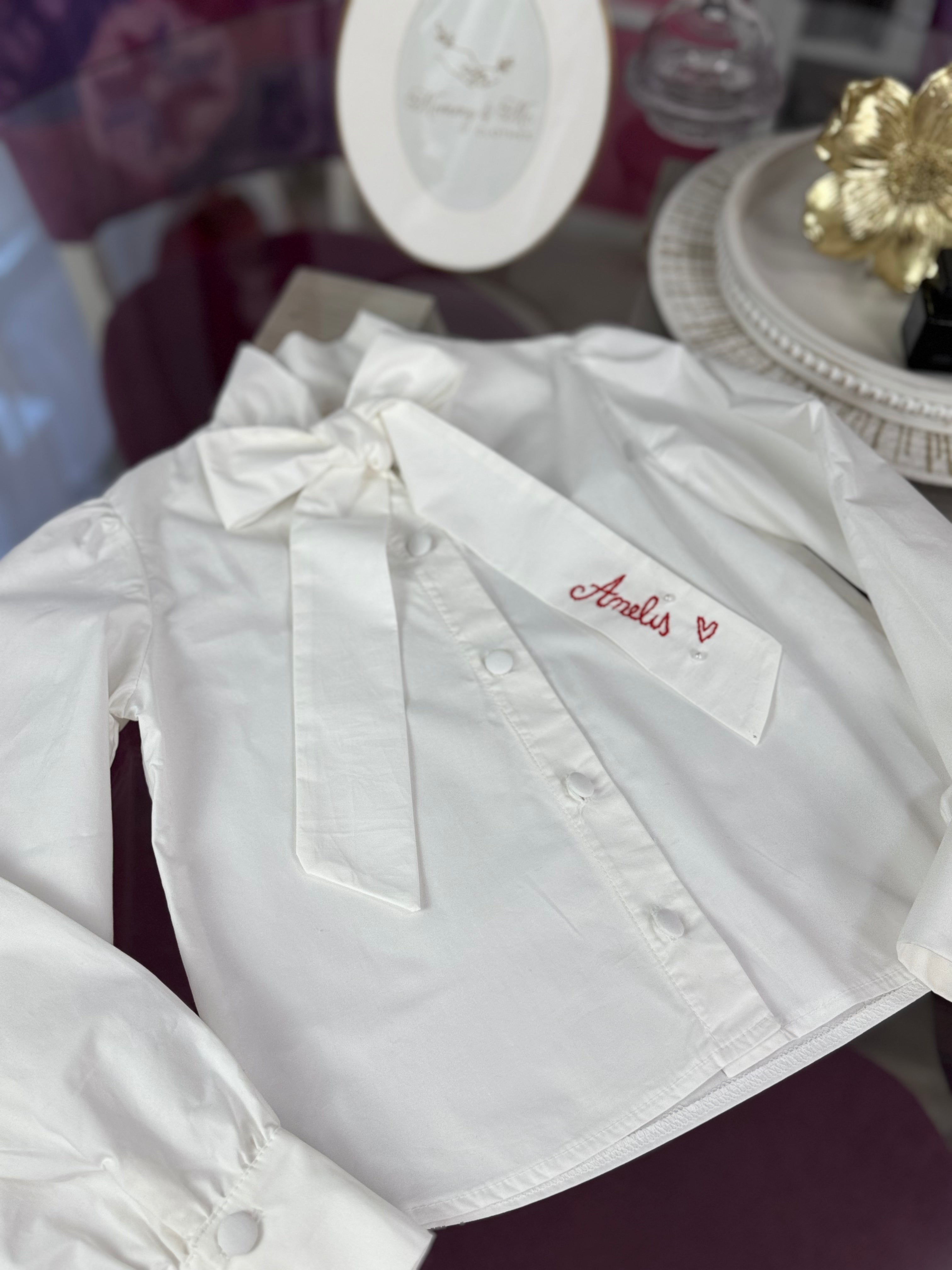Cămașă albă pentru fete cu fundă și broderie personalizată