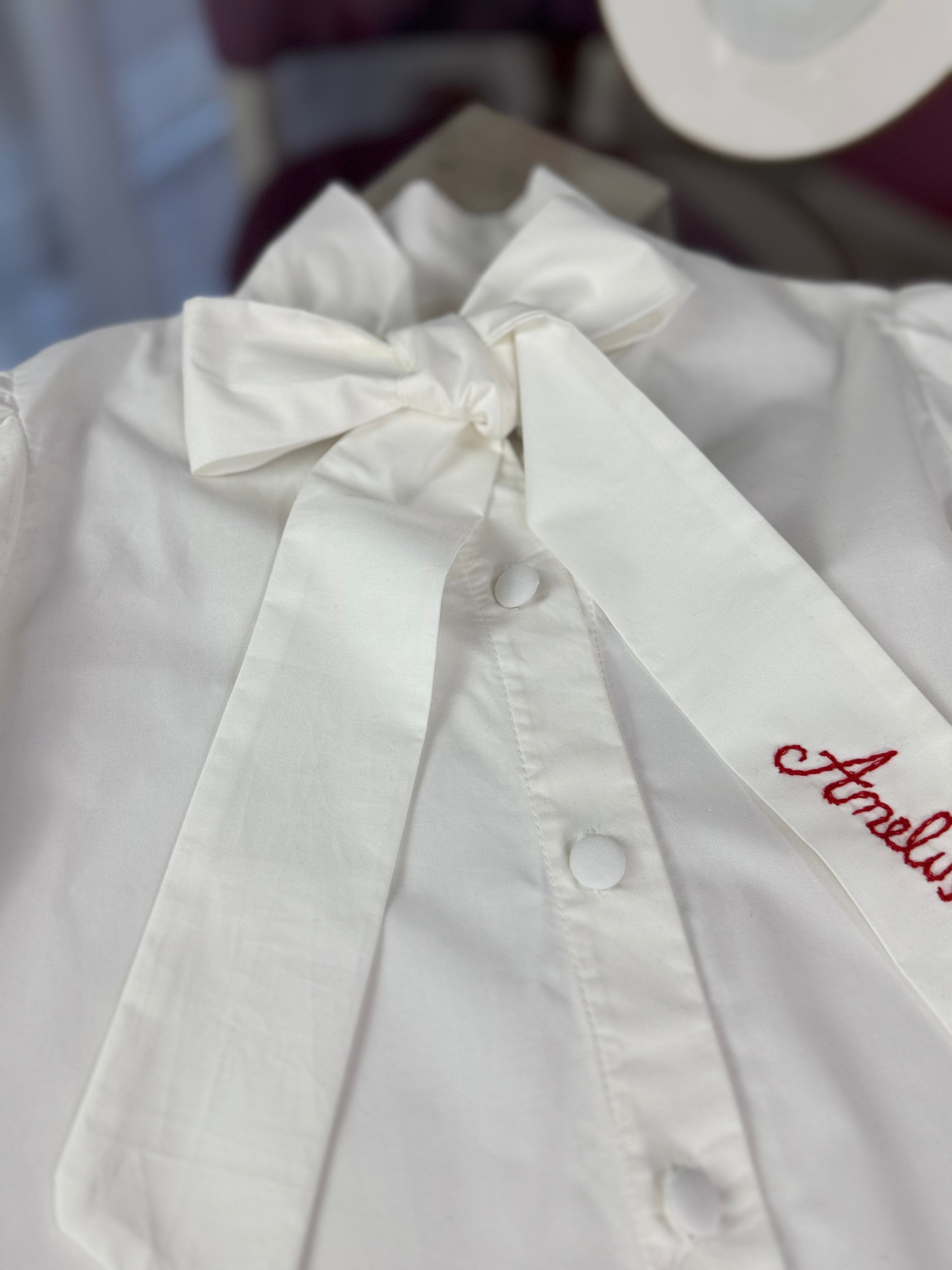 Cămașă albă pentru fete cu fundă și broderie personalizată