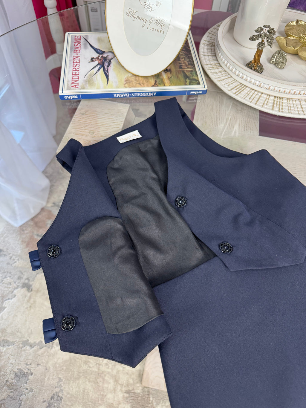Set bleumarin fustă-pantalon si vesta cu fundite