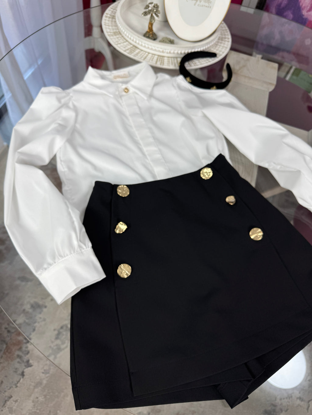 Fustă-pantalon neagră cu nasturi aurii