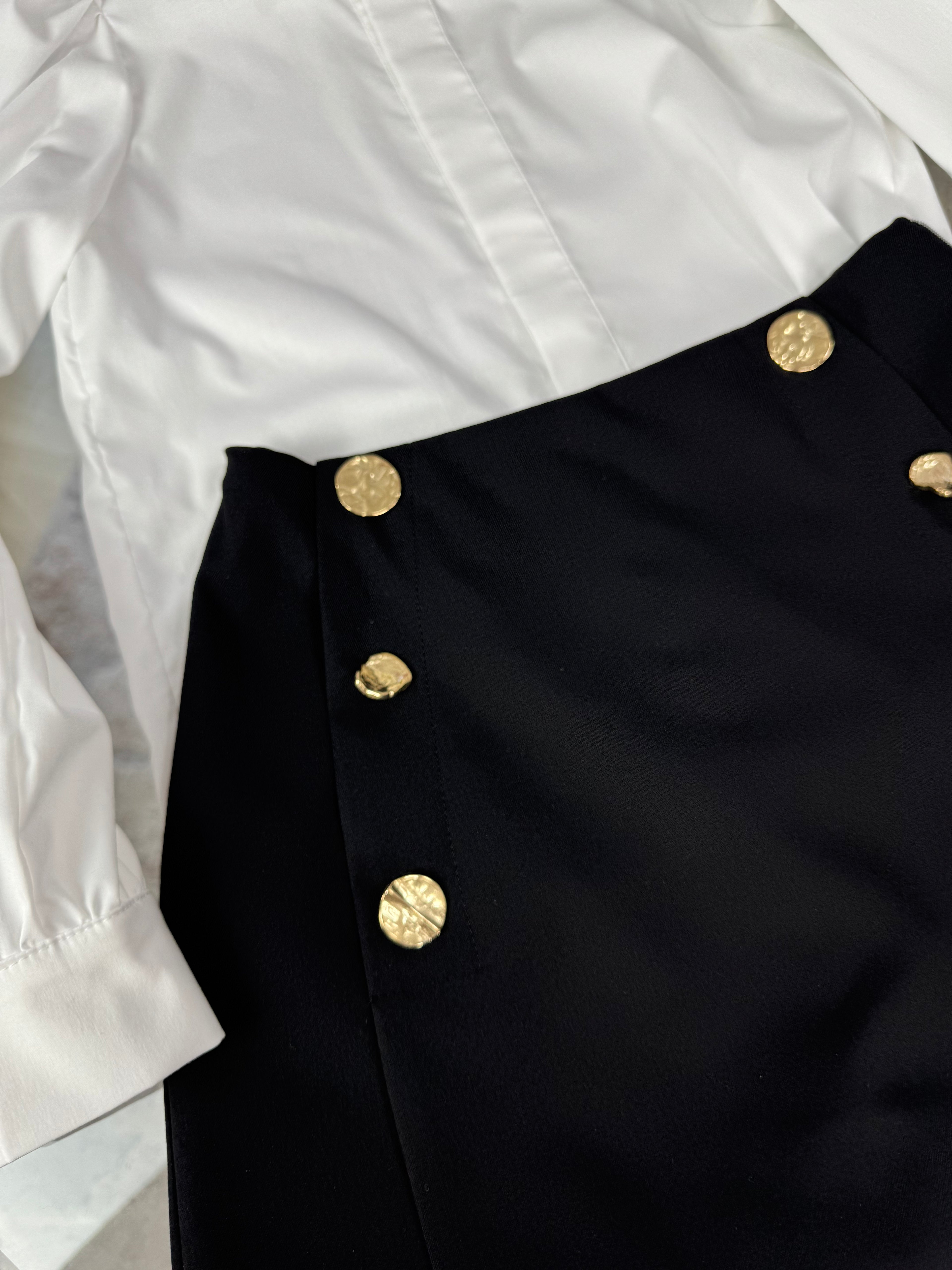 Fustă-pantalon neagră cu nasturi aurii