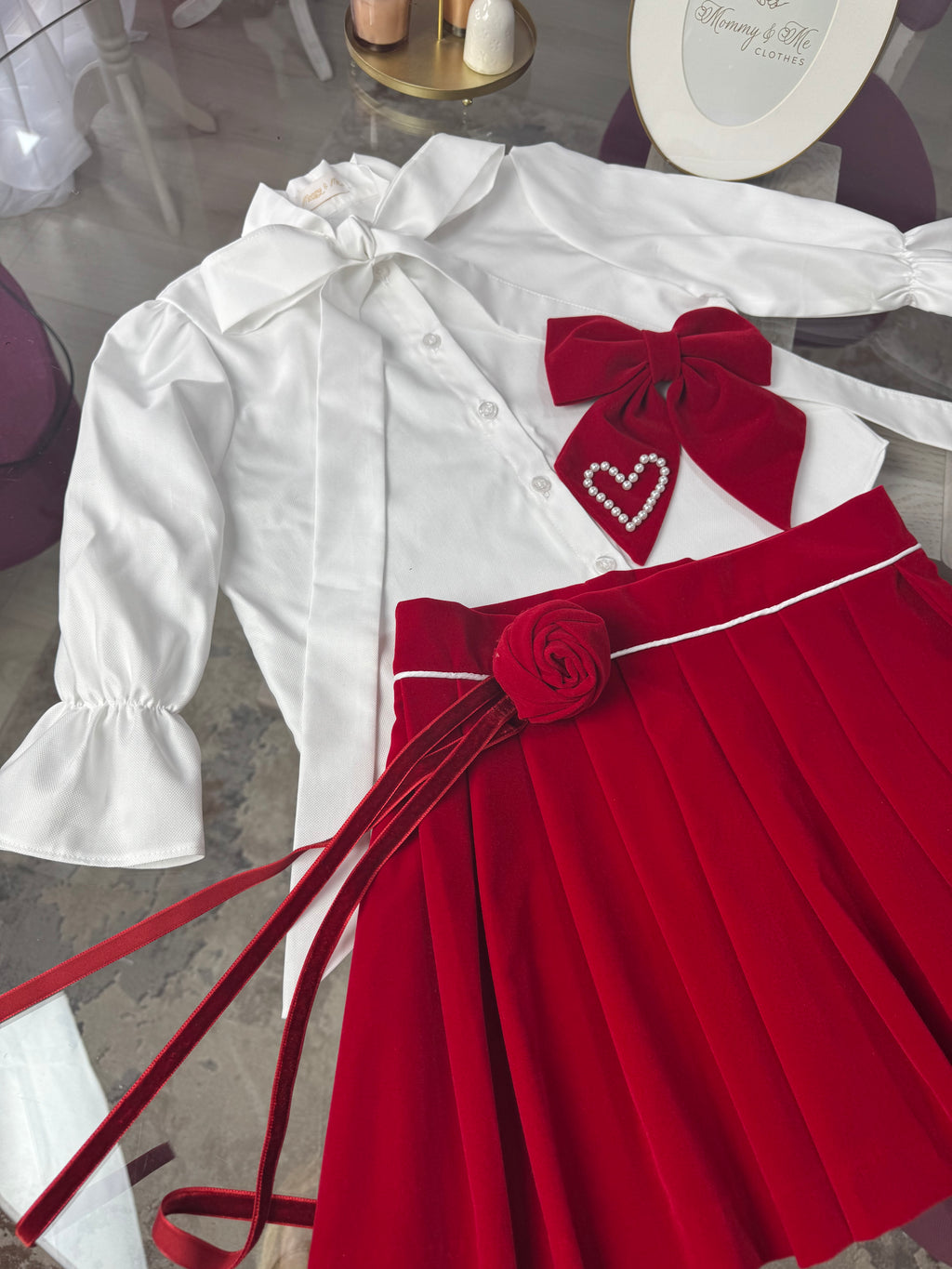 Set „Scarlet Grace” – fustă plisată & cămașă cu fundă