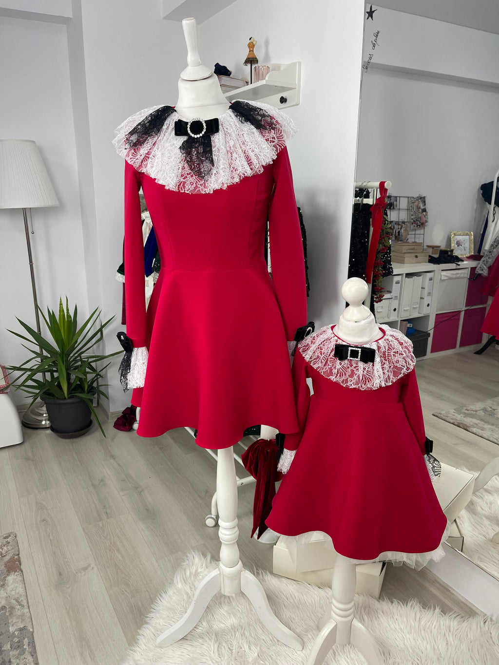 Set rochițe mama-fiica roșii cu detalii din dantela