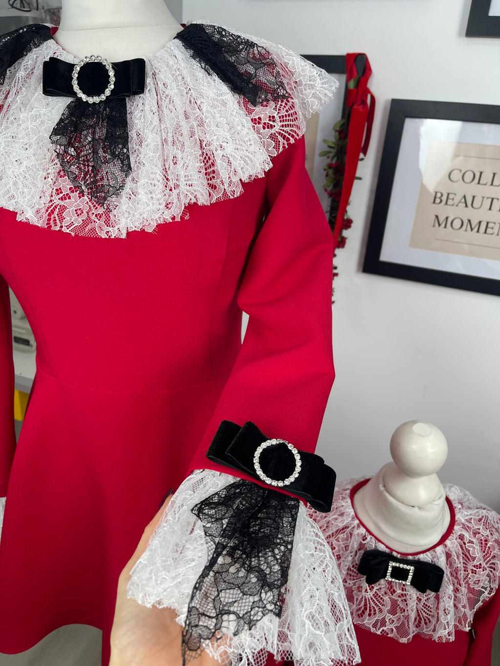 Set rochițe mama-fiica roșii cu detalii din dantela