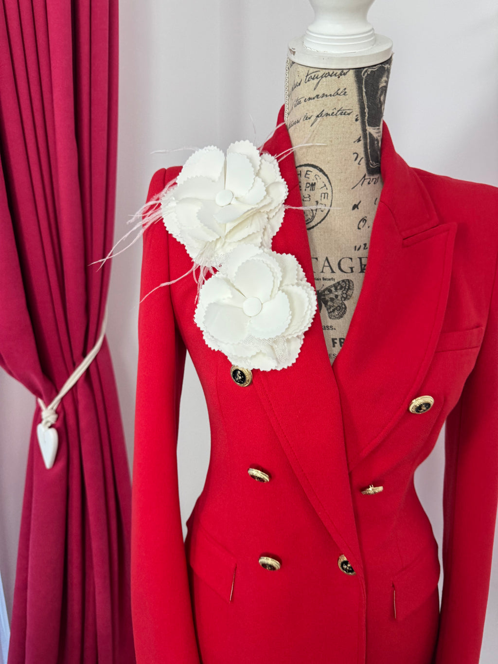 Broșă florala “Ivory Atelier Bloom”