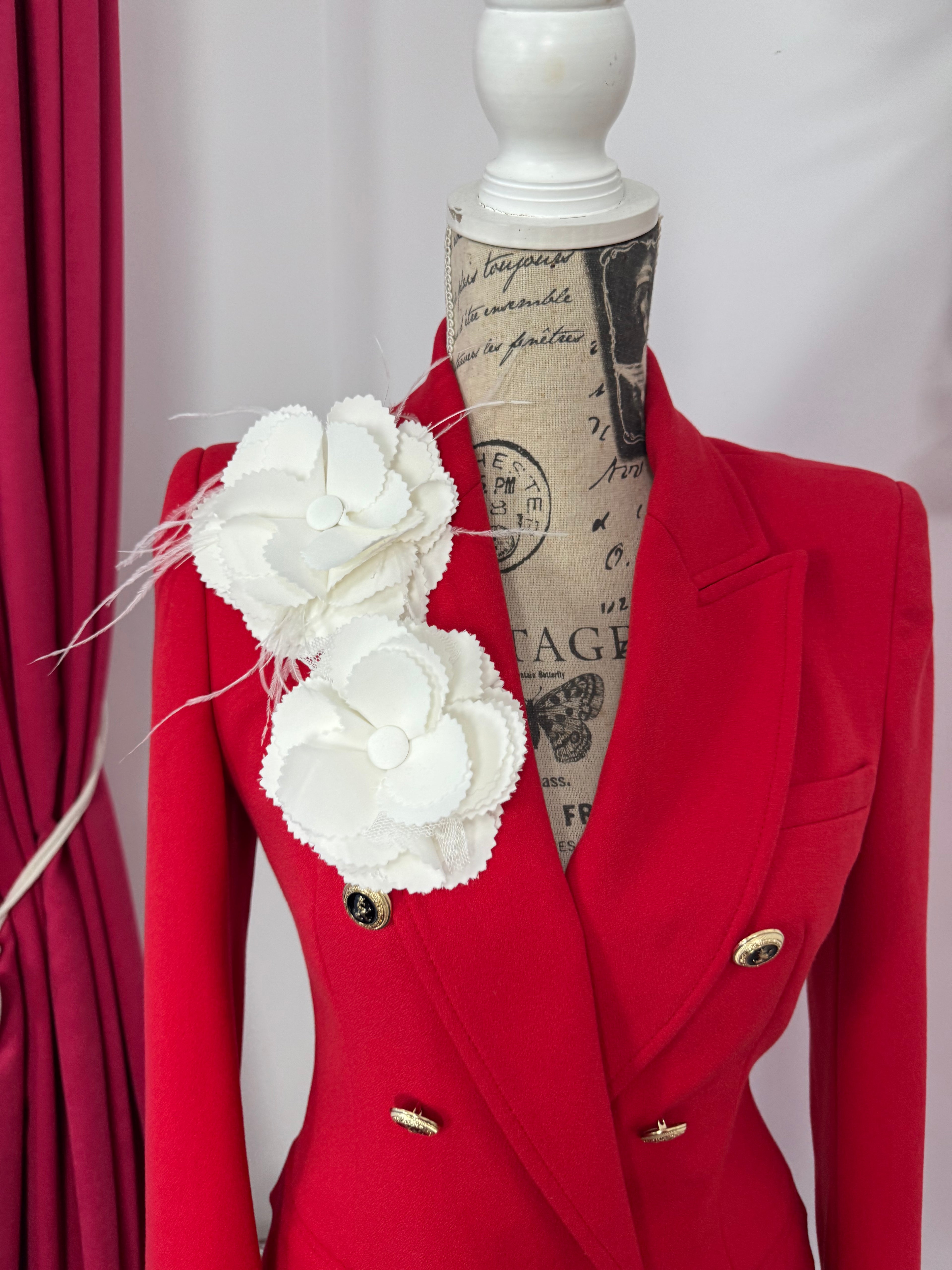 Broșă florala “Ivory Atelier Bloom”