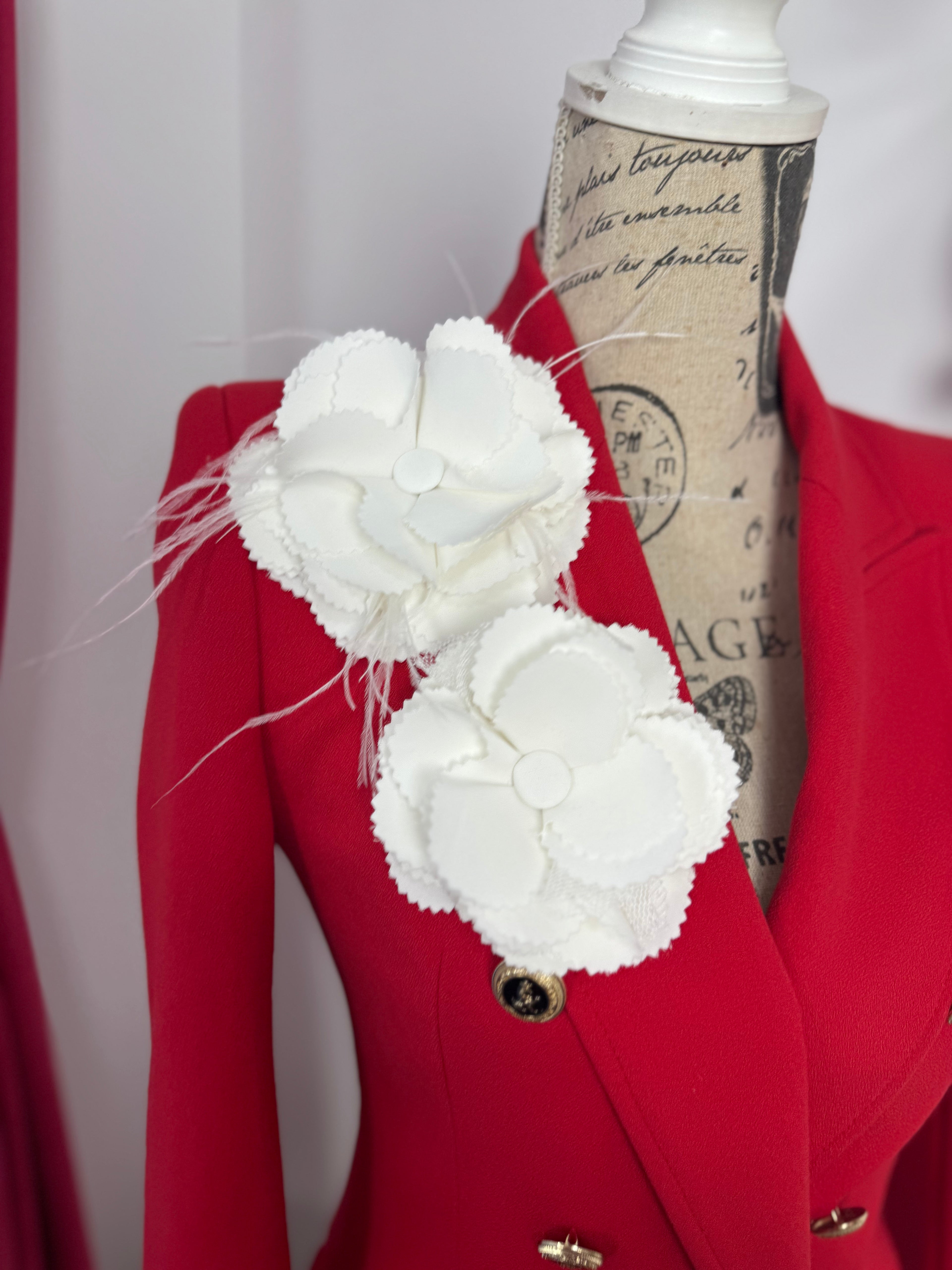 Broșă florala “Ivory Atelier Bloom”