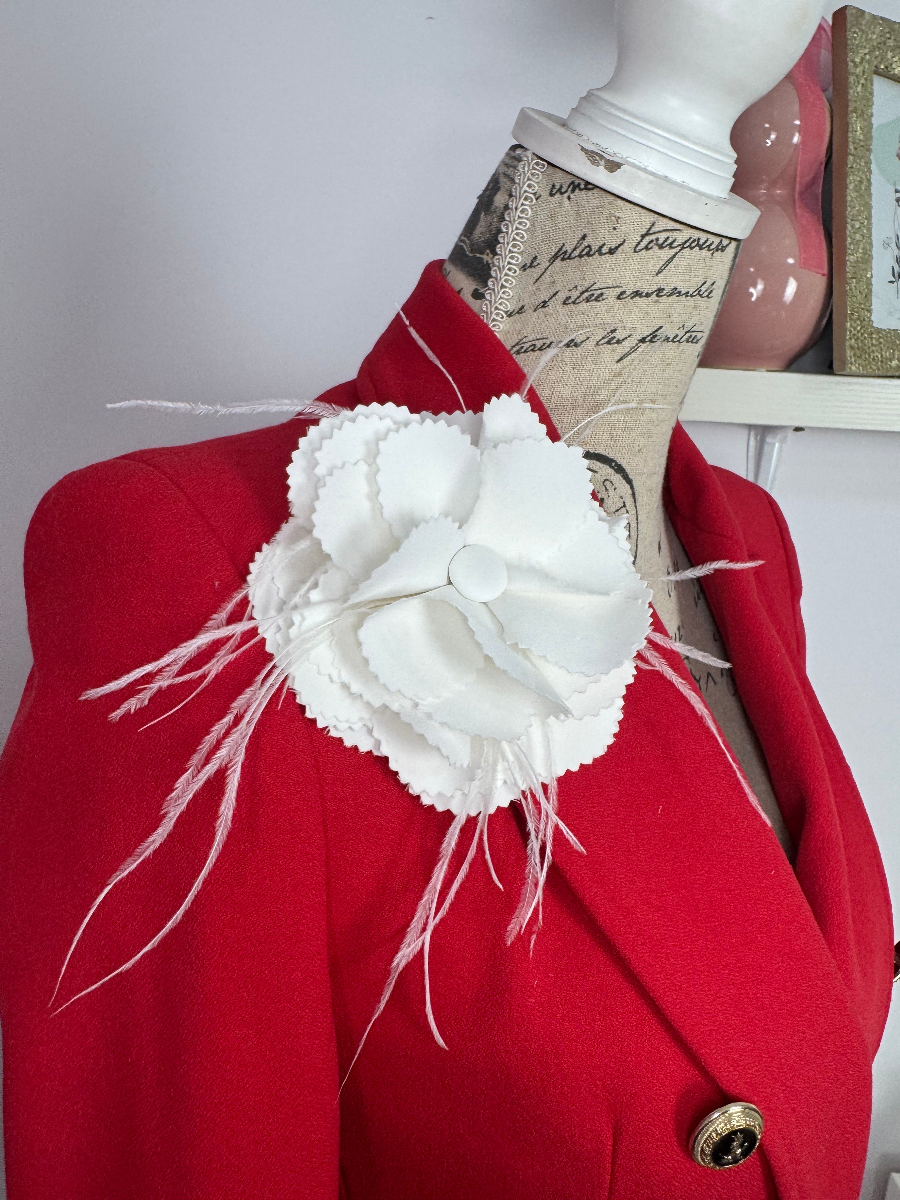 Broșă florala “Ivory Atelier Bloom”