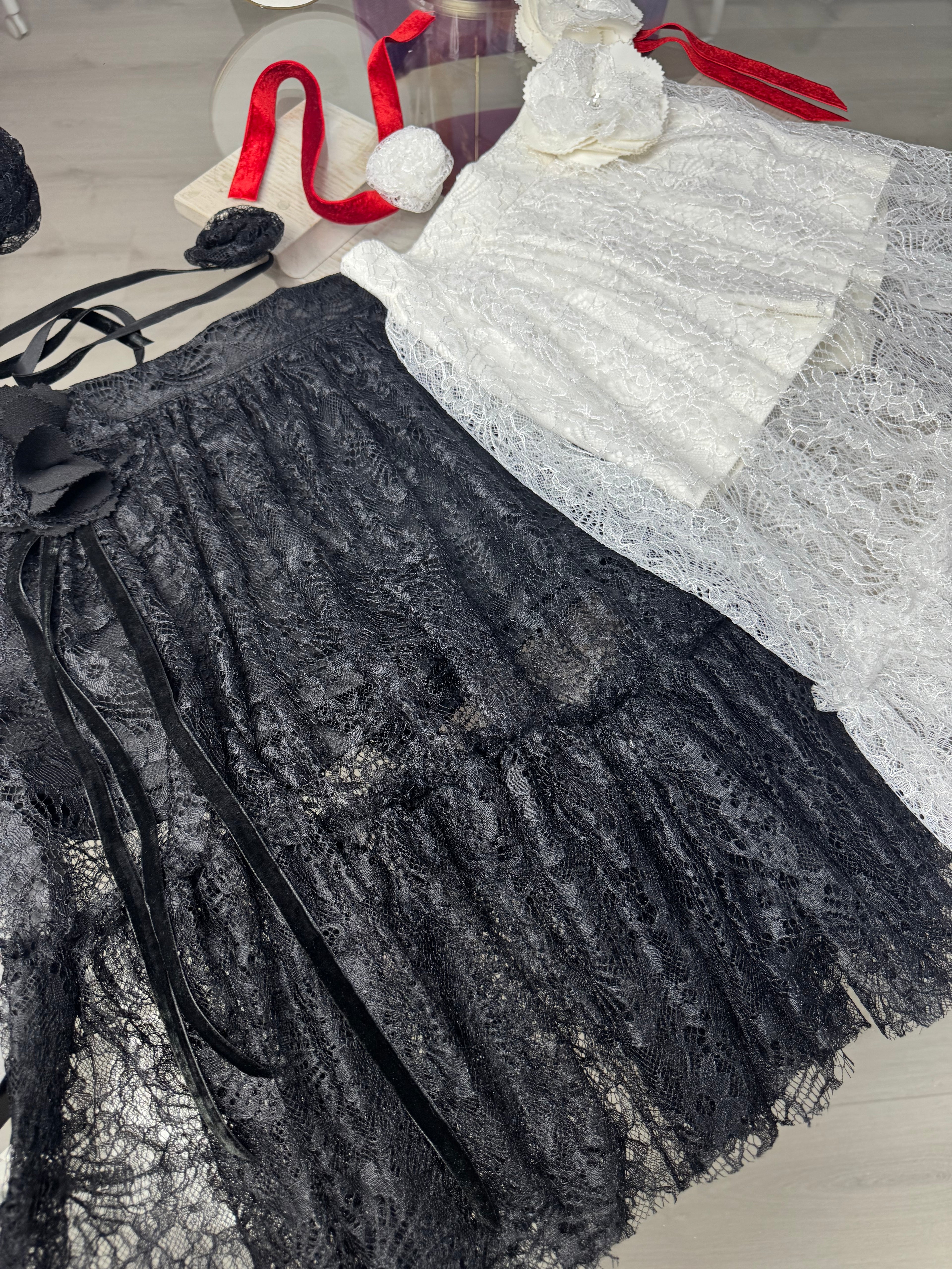 Fusta din dantela cu fustă-pantalon “Muse Skirt”