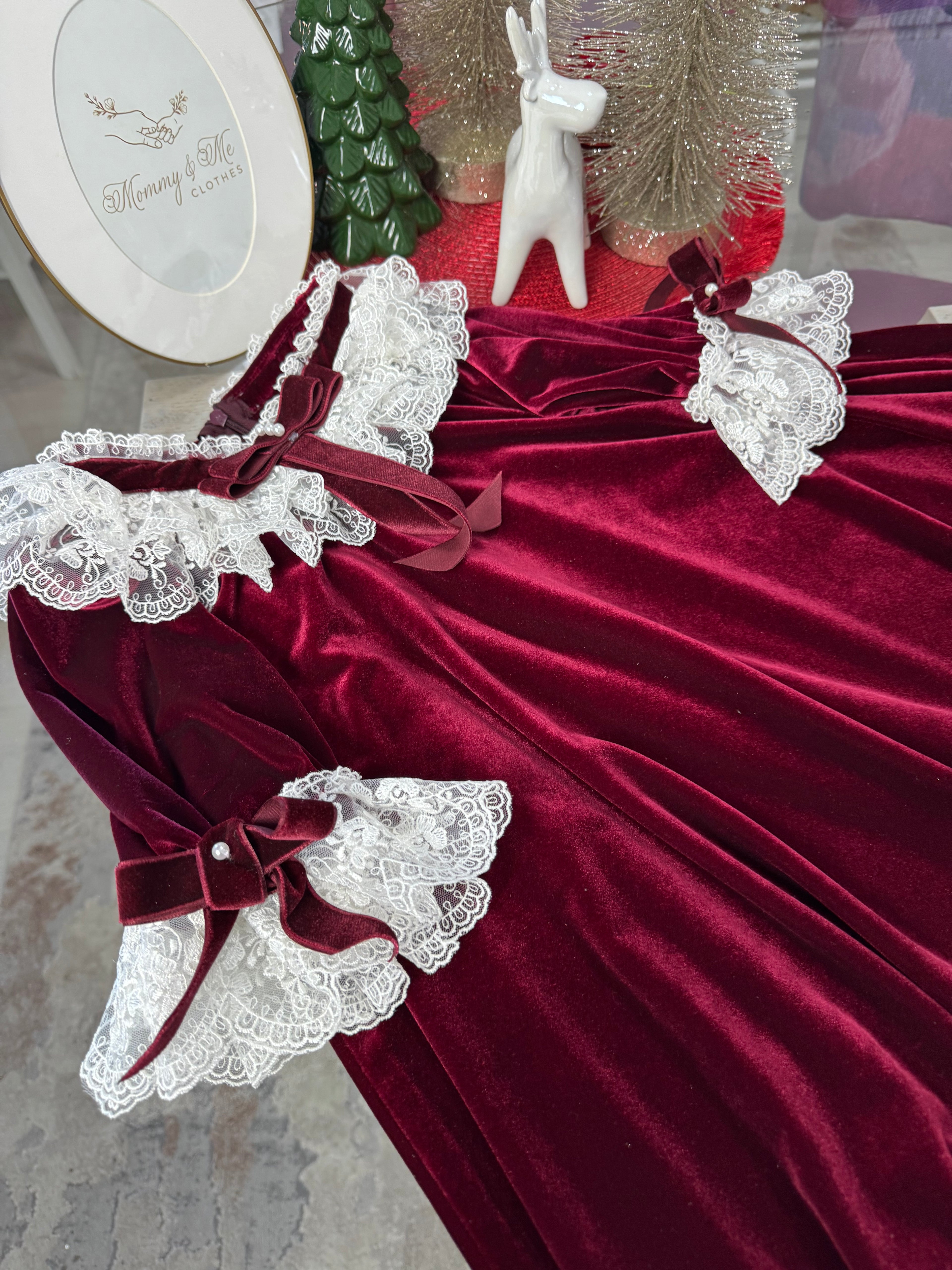 Rochita din catifea moale cu dantela