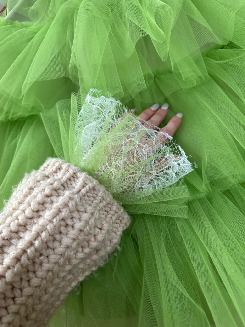 Manșete delicate din dantela si tulle “Whisper Lace”