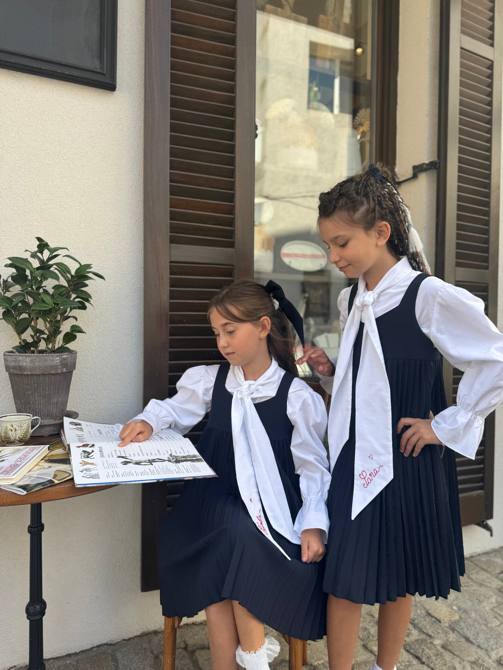 Cămașa alba din bumbac pentru fete cu eșarfă - funda la gat Lavalliere