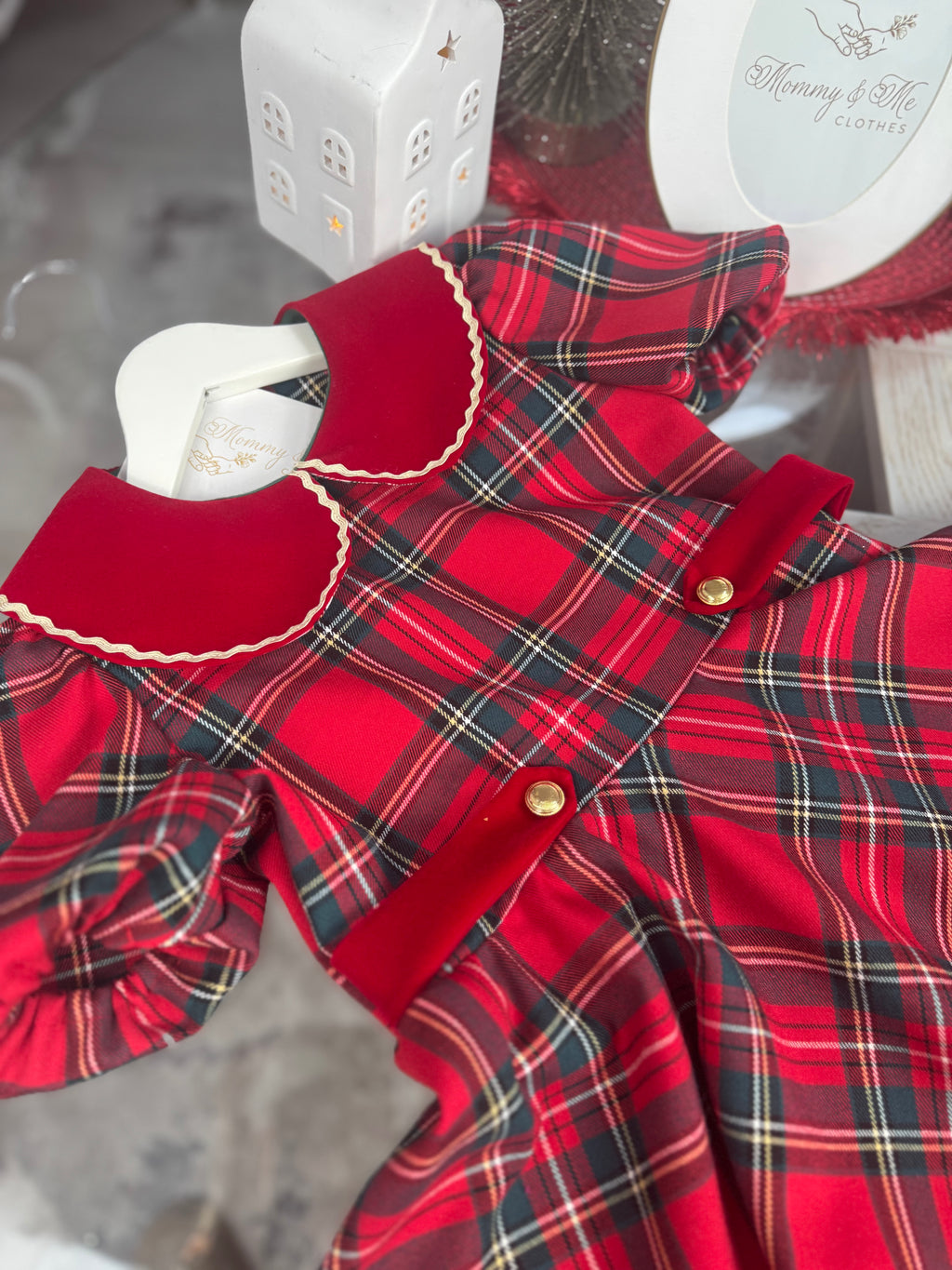 Rochița din Tartan Roșu cu guleraș din catifea