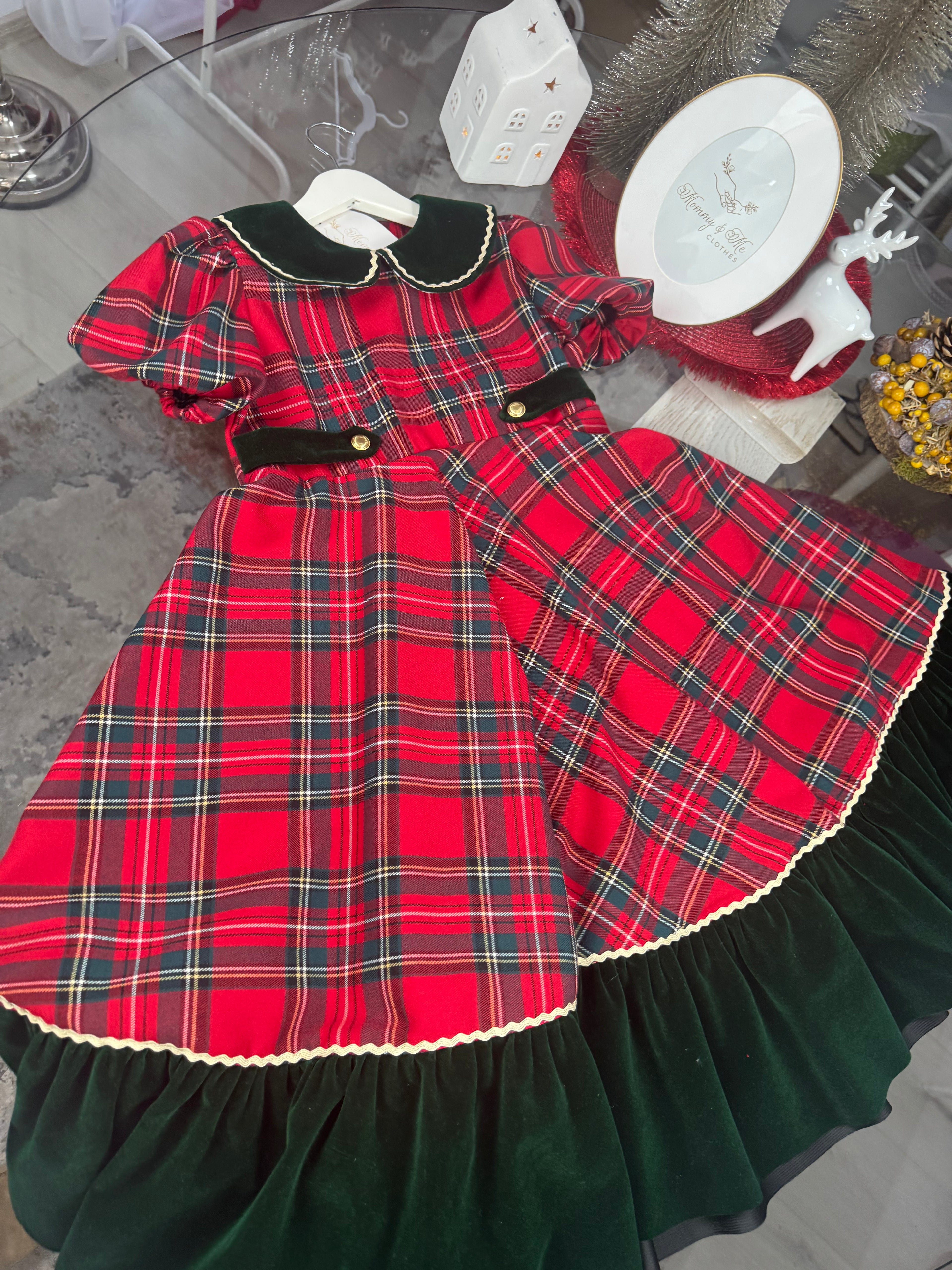 Rochița din Tartan Roșu cu guleraș din catifea