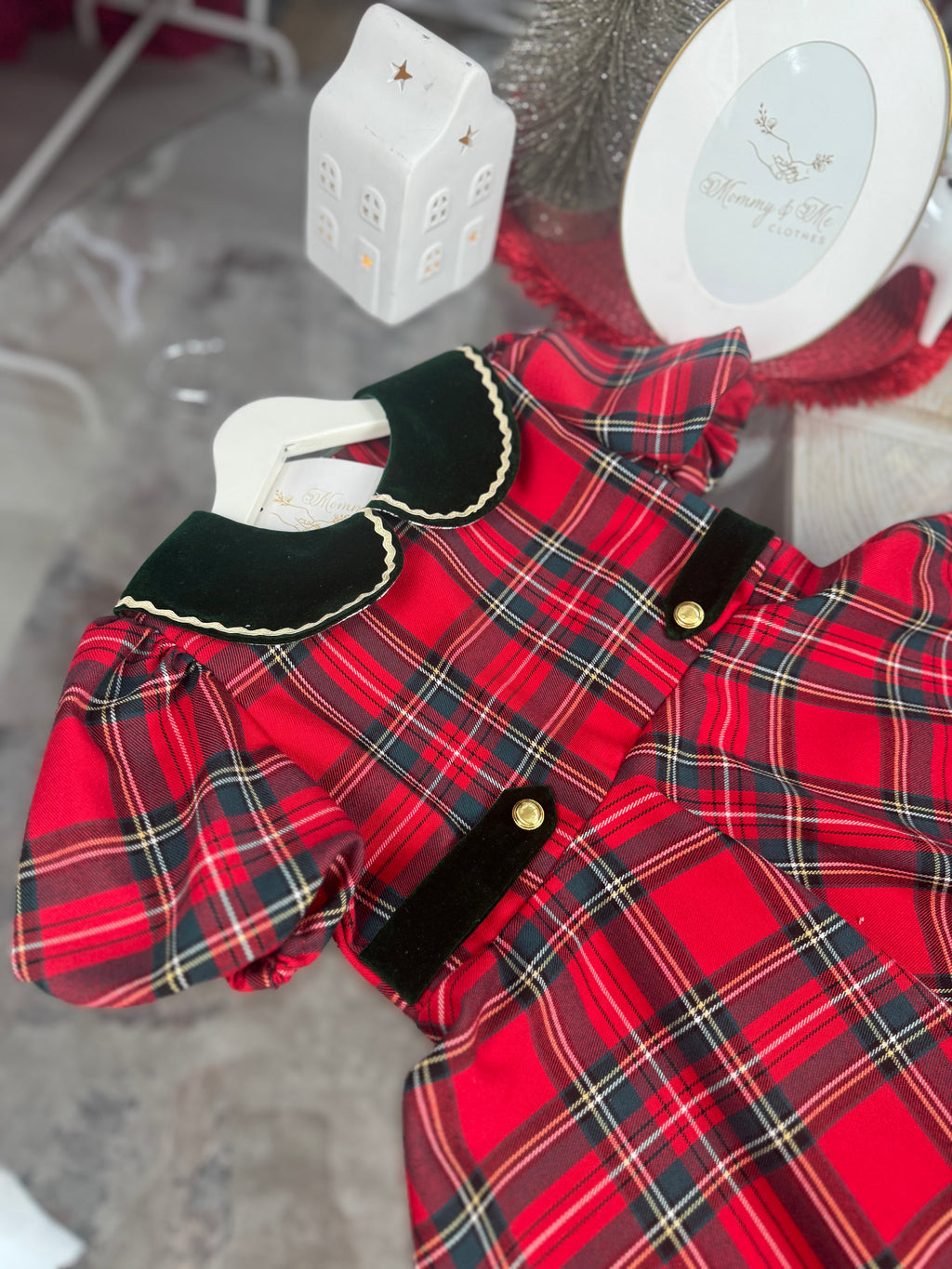Rochița din Tartan Roșu cu guleraș din catifea