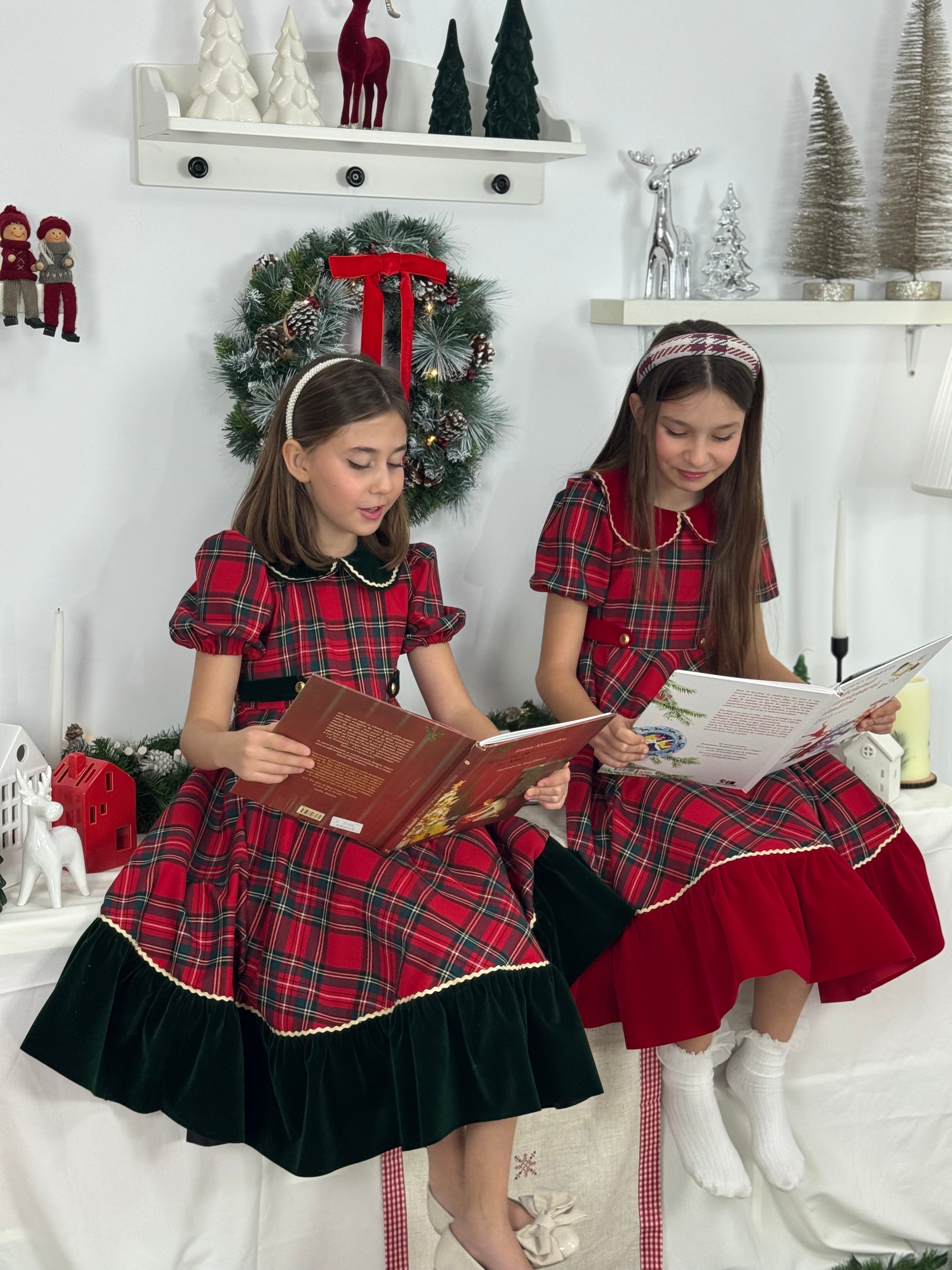 Rochița din Tartan Roșu cu guleraș din catifea