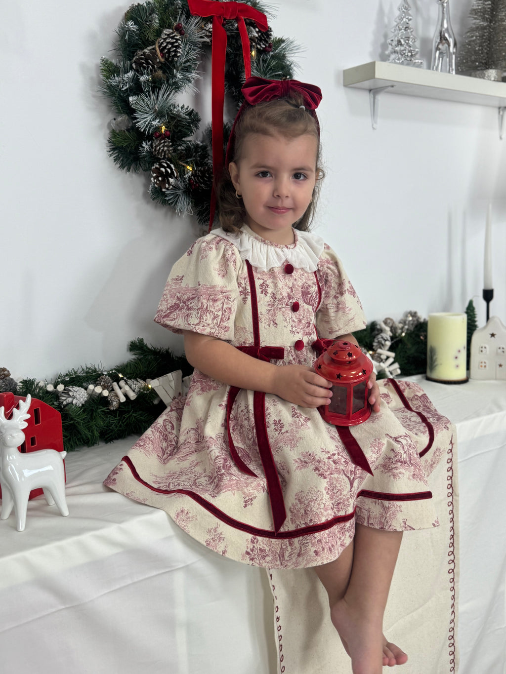 Rochița vintage din brocart imprimat cu fundițe din catifea roșie