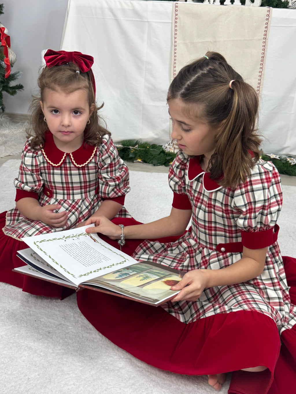 Rochita din tartan roșu cu crem cu detalii din catifea roșie