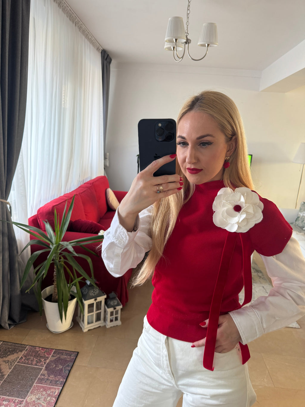 Accesoriu broșă floare alba