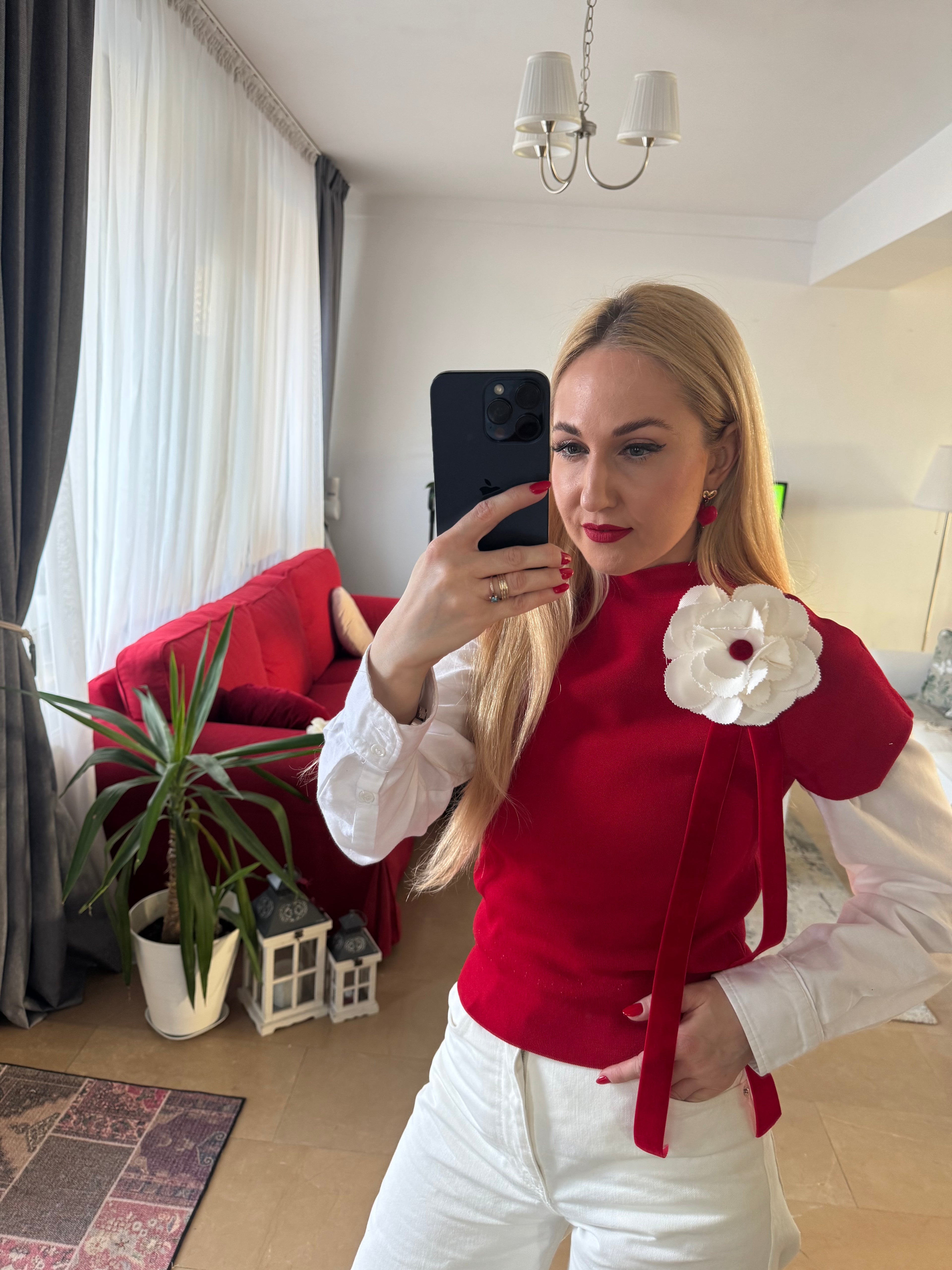 Accesoriu broșă floare alba