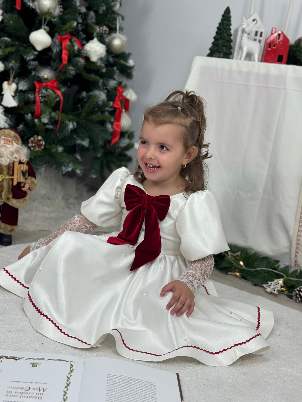 Rochita de ocazie alba cu banda zig zag roșie