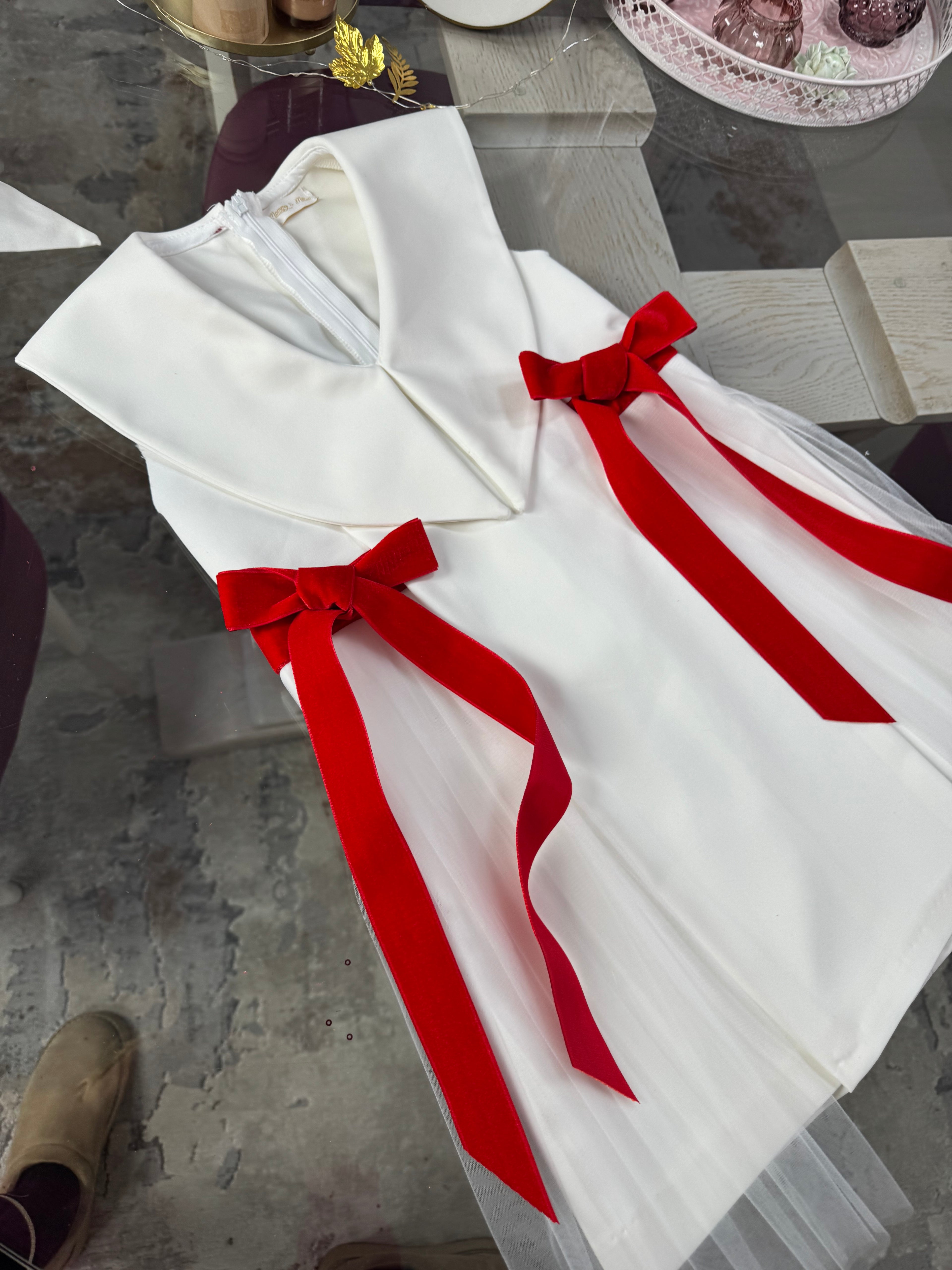 Rochita alba in “A” cu fundițe rosii