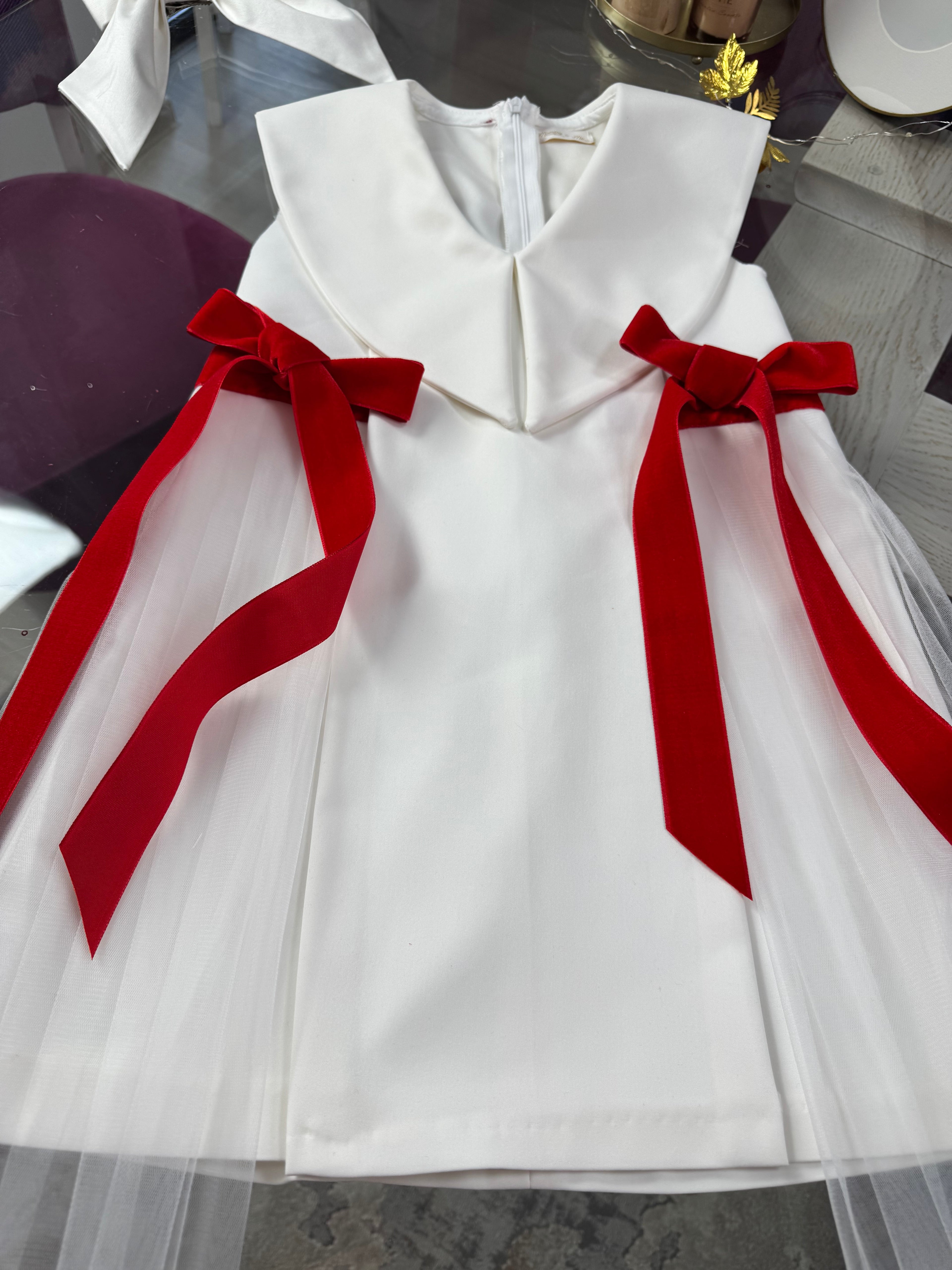 Rochita alba in “A” cu fundițe rosii