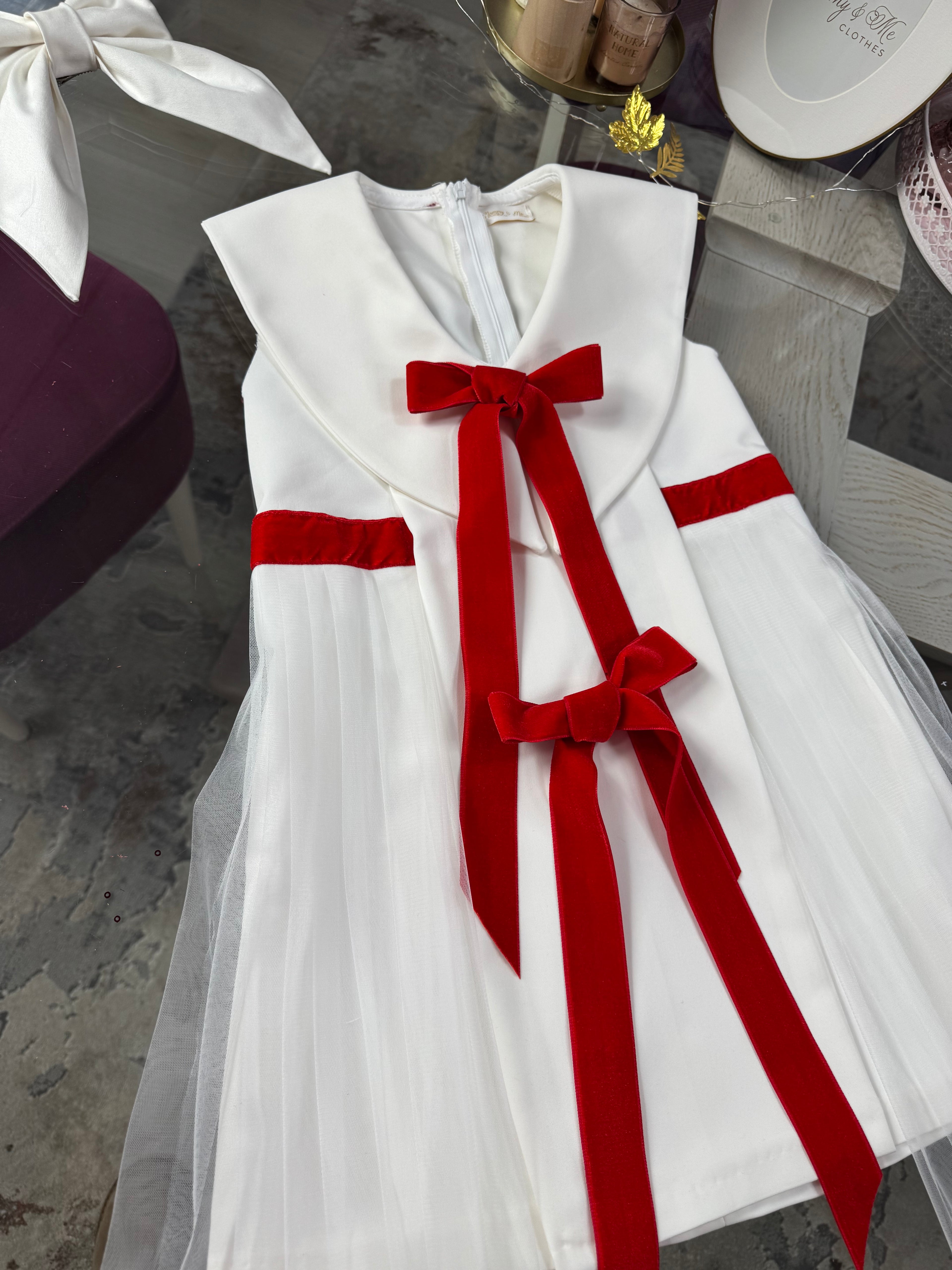 Rochita alba in “A” cu fundițe rosii