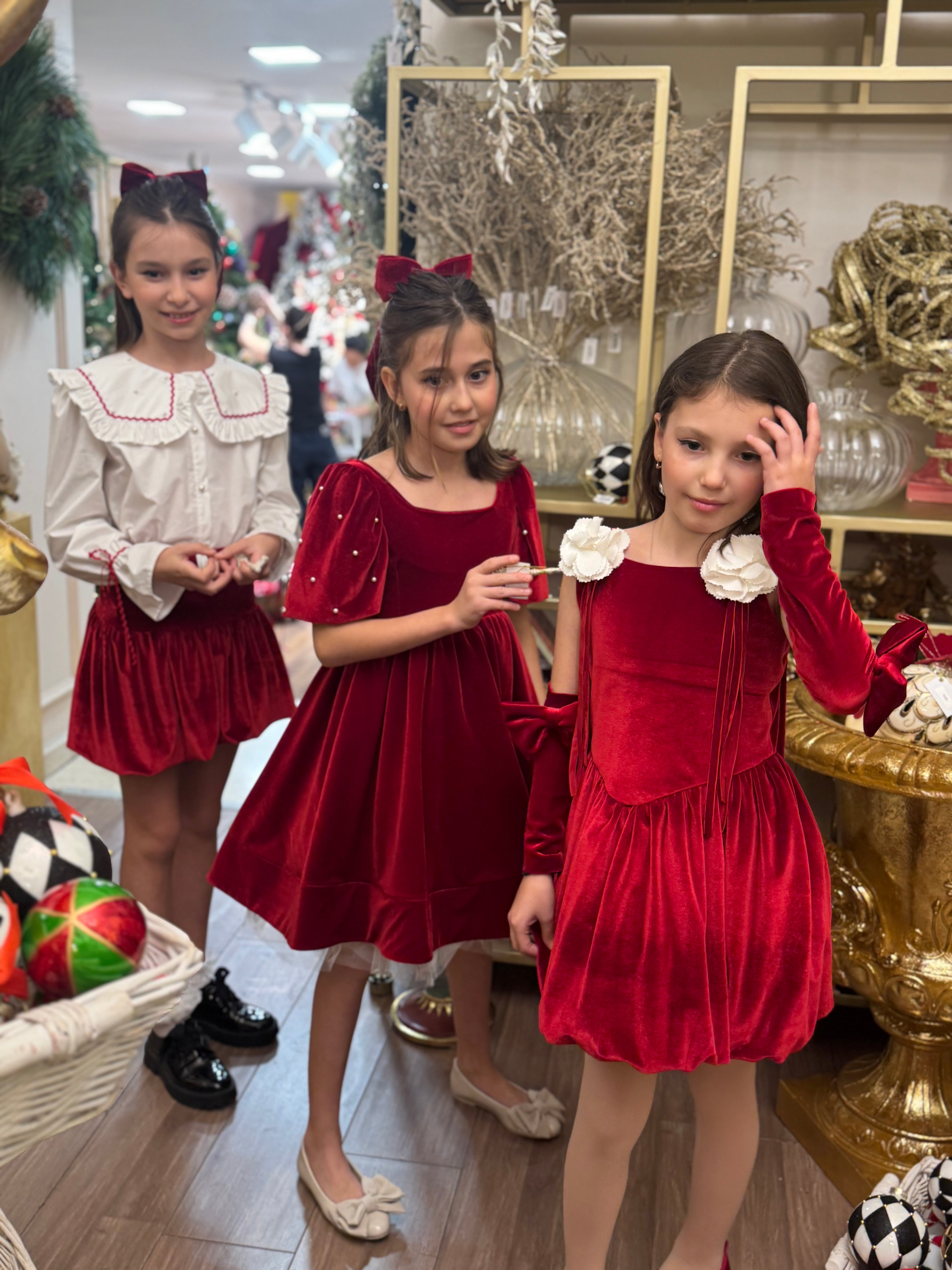 Rochita gogoșar din catifea rosie