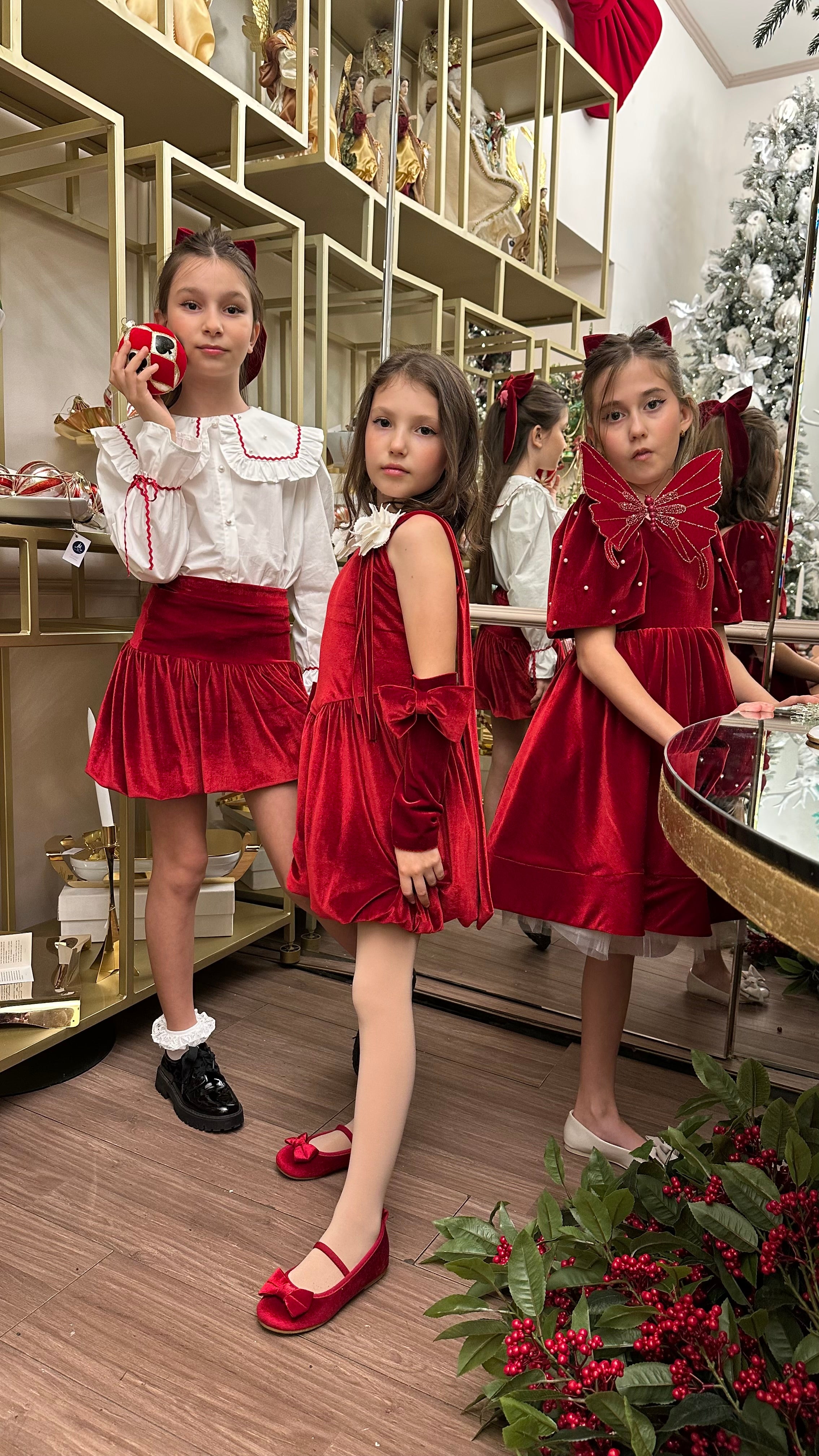 Rochita gogoșar din catifea rosie