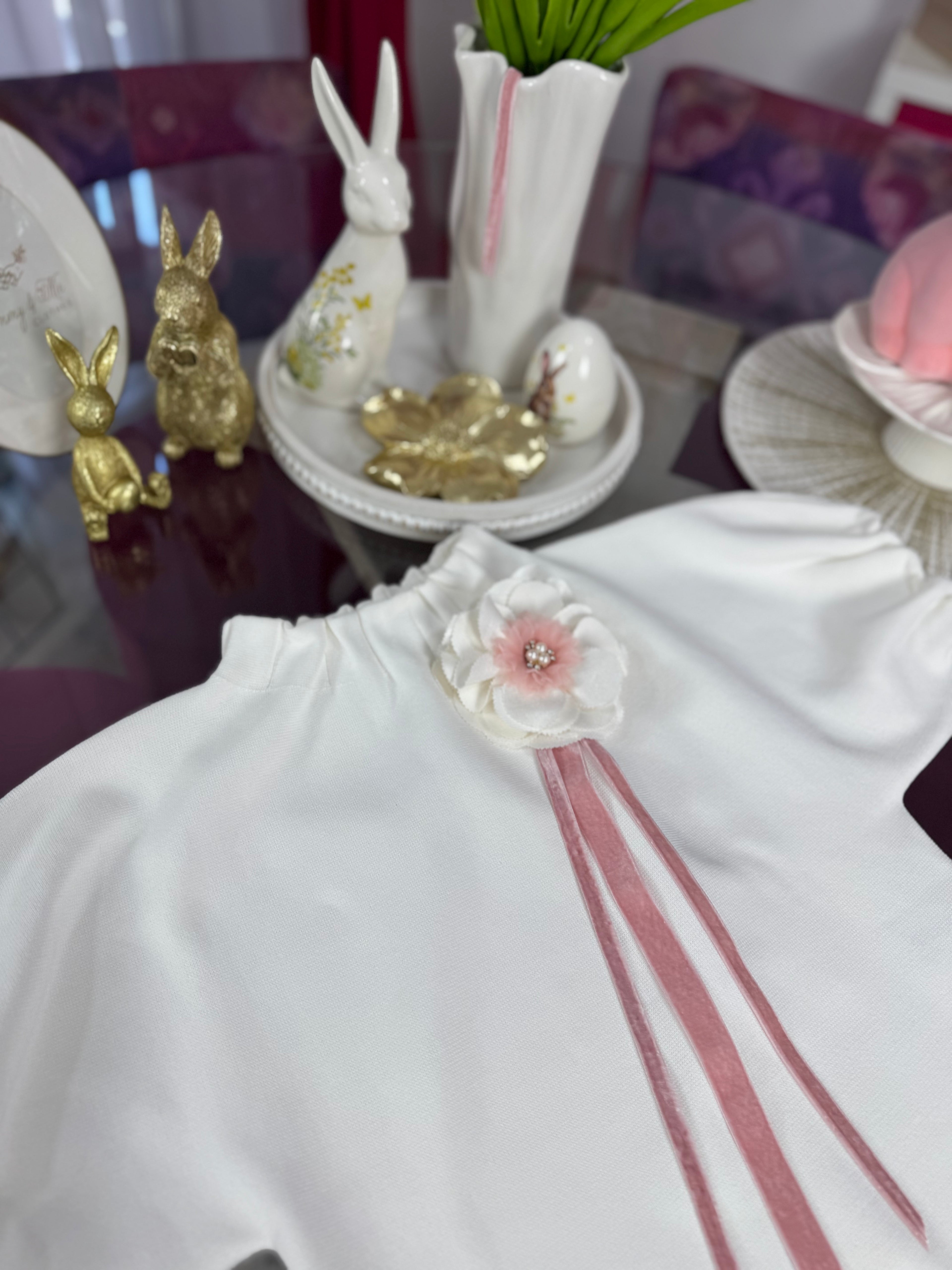 Broșă eleganta din material textil cu perle si panglica din catifea