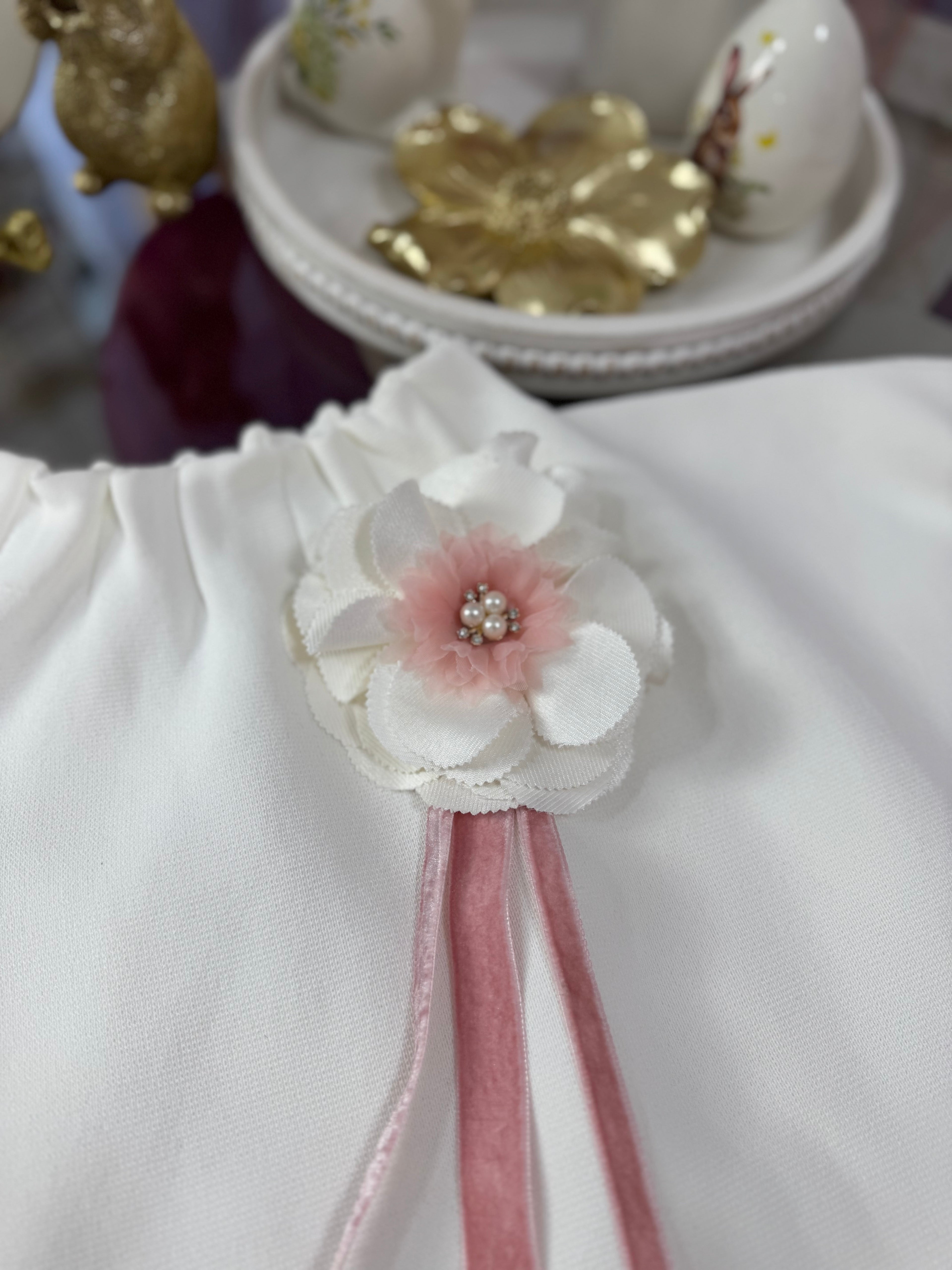 Broșă eleganta din material textil cu perle si panglica din catifea