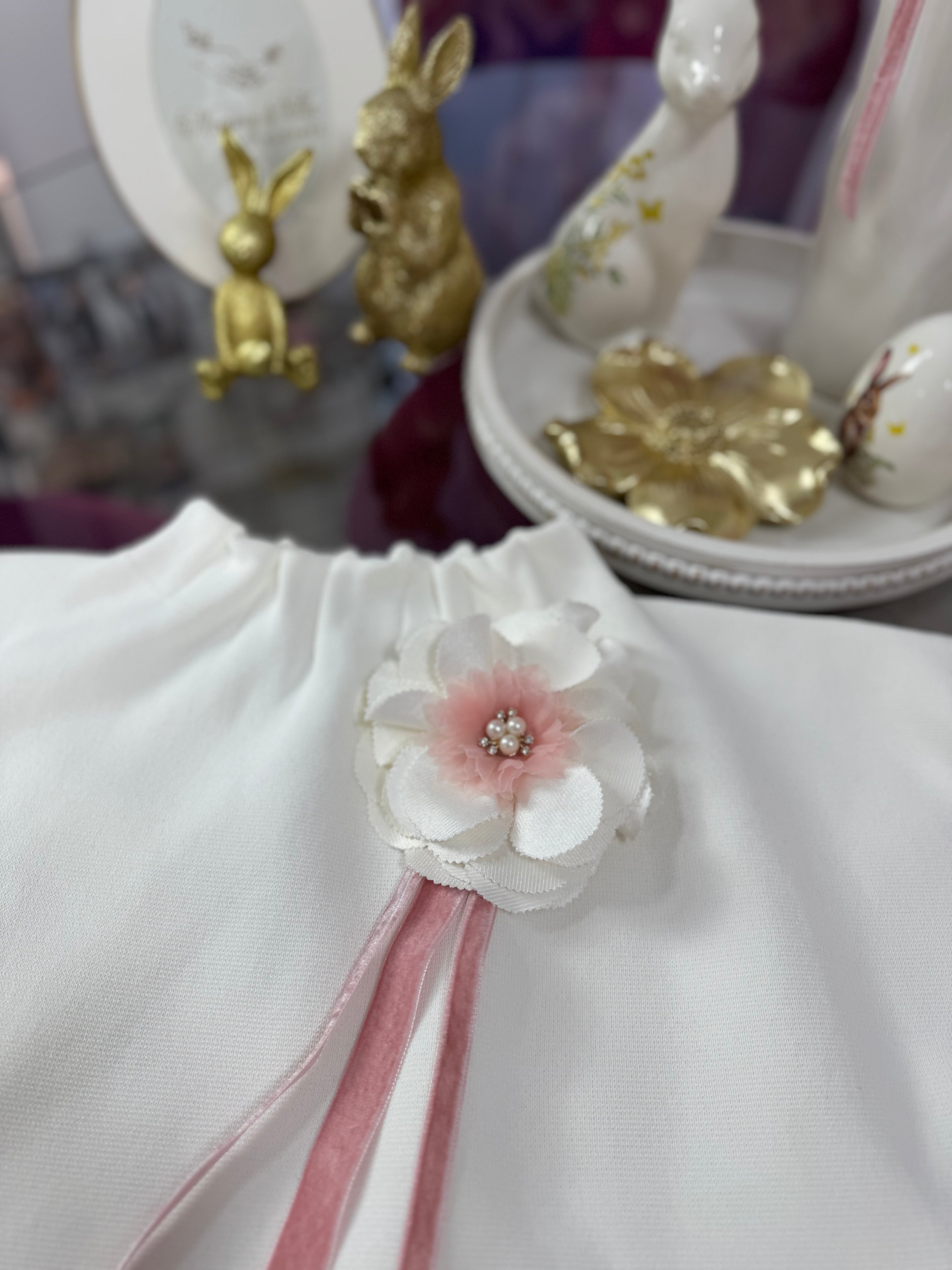 Broșă eleganta din material textil cu perle si panglica din catifea