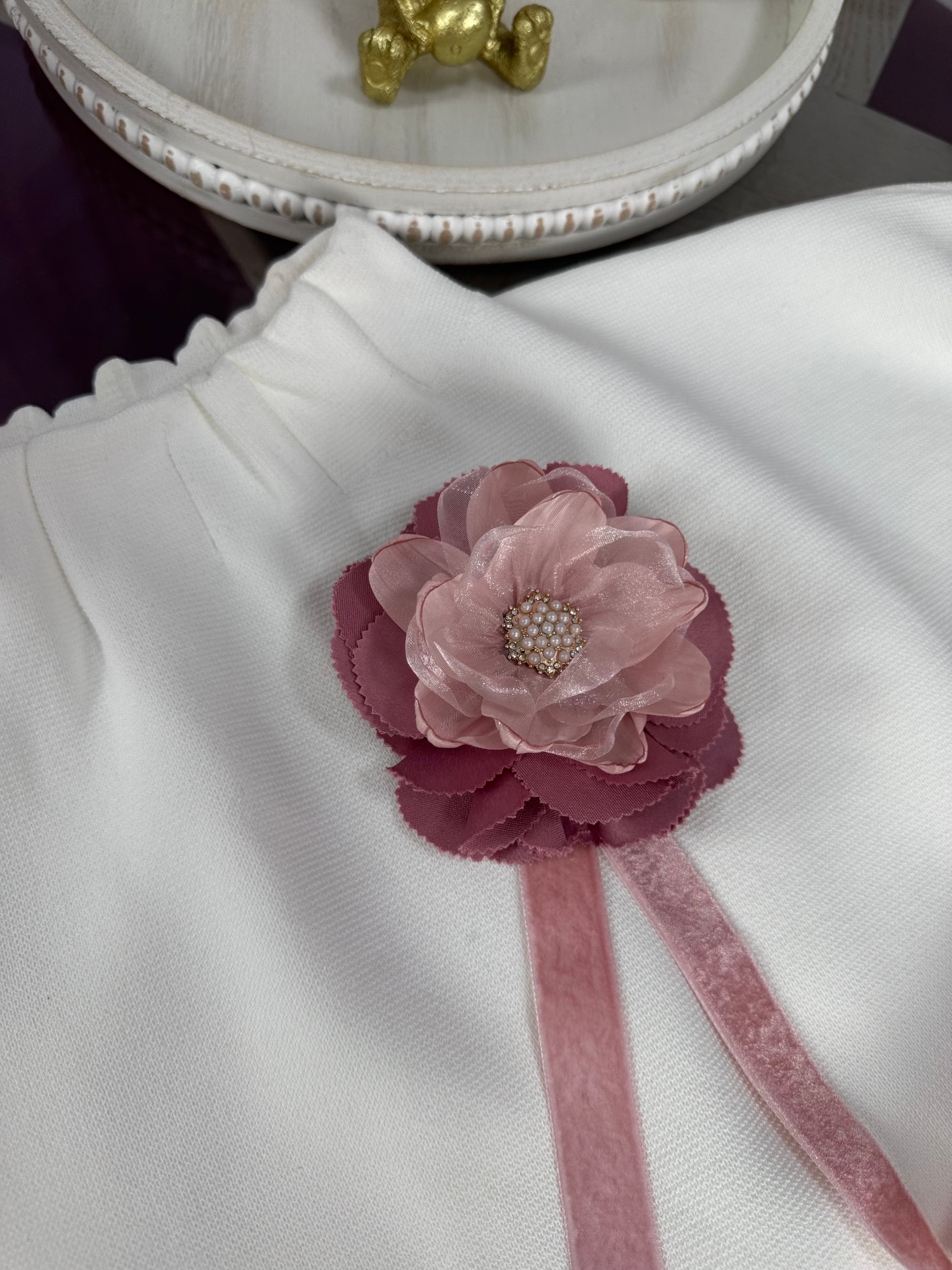 Accesoriu broșă florala romantica cu perle si panglica din catifea