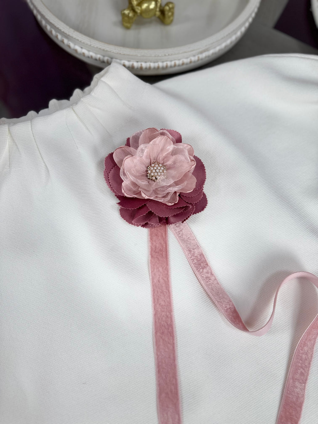 Accesoriu broșă florala romantica cu perle si panglica din catifea