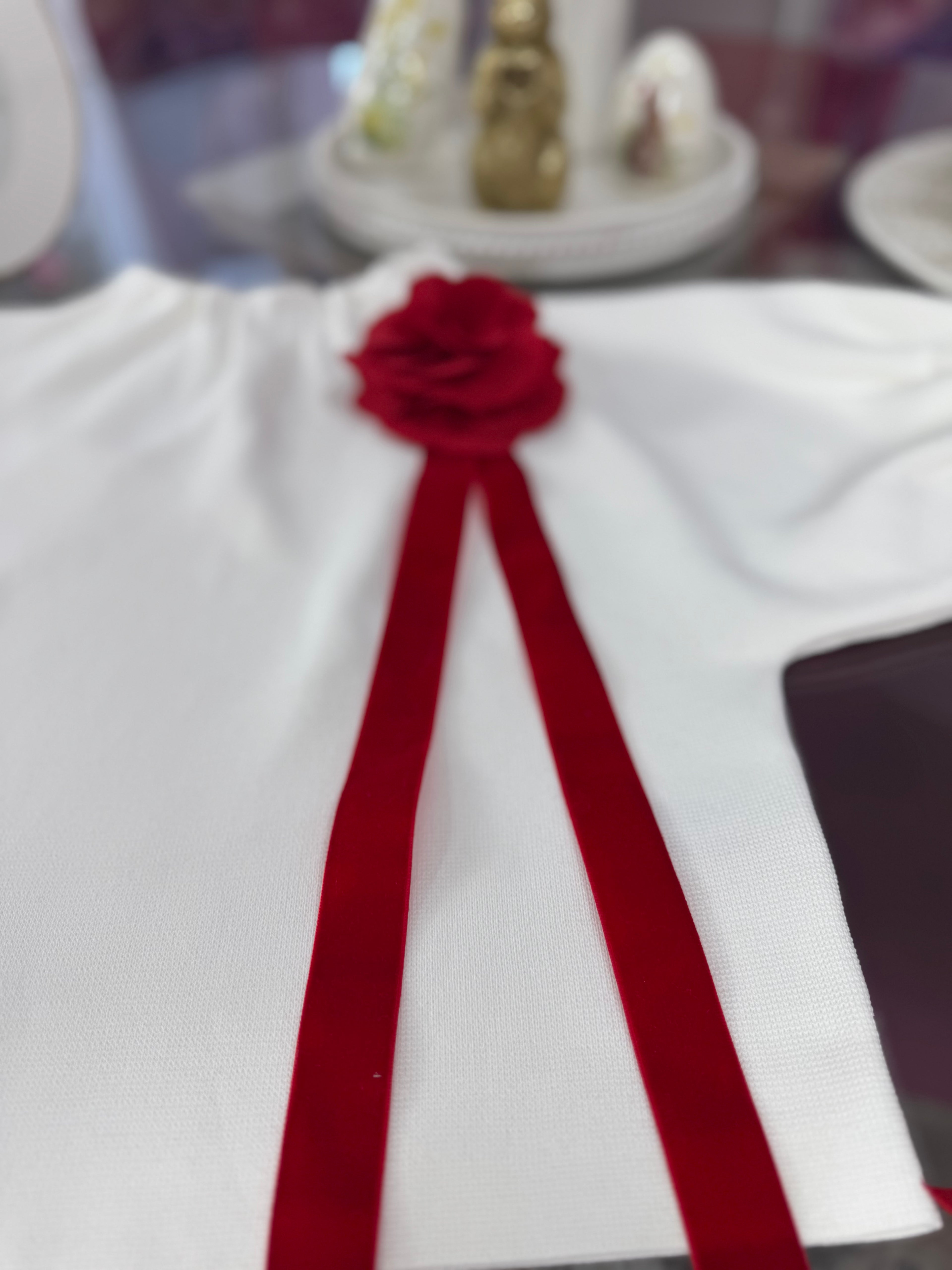 Accesoriu broșă florala roșie din material textil cu panglica din catifea