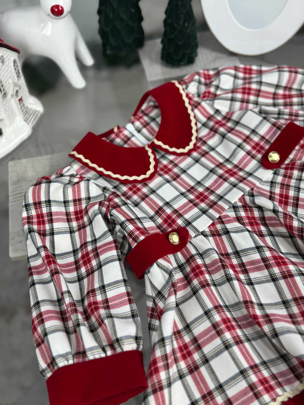 Rochita din tartan roșu cu crem cu detalii din catifea roșie