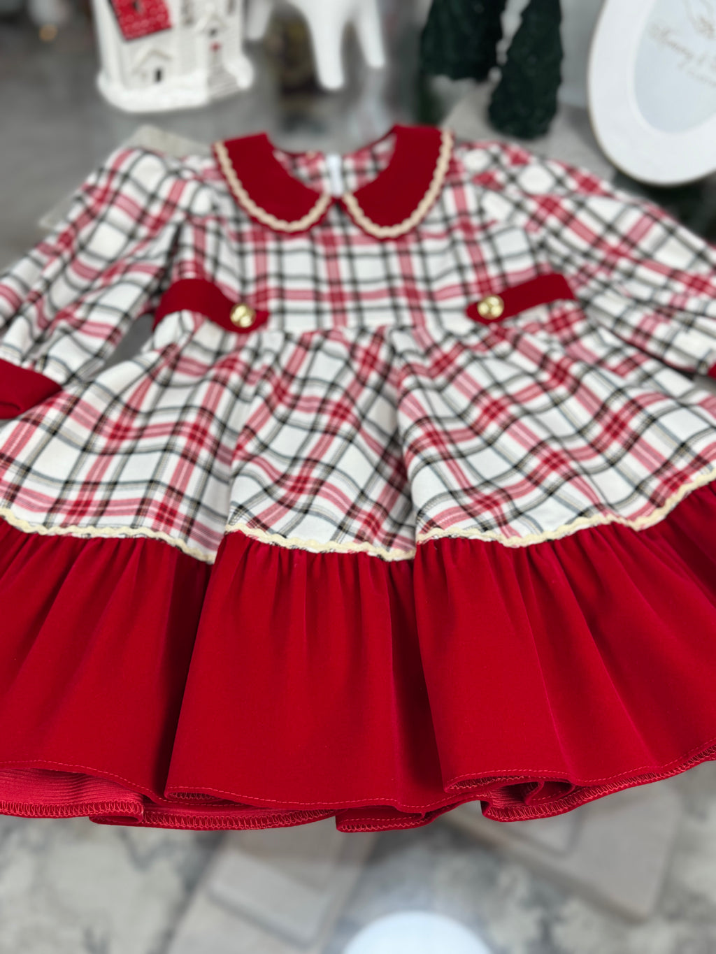 Rochita din tartan roșu cu crem cu detalii din catifea roșie