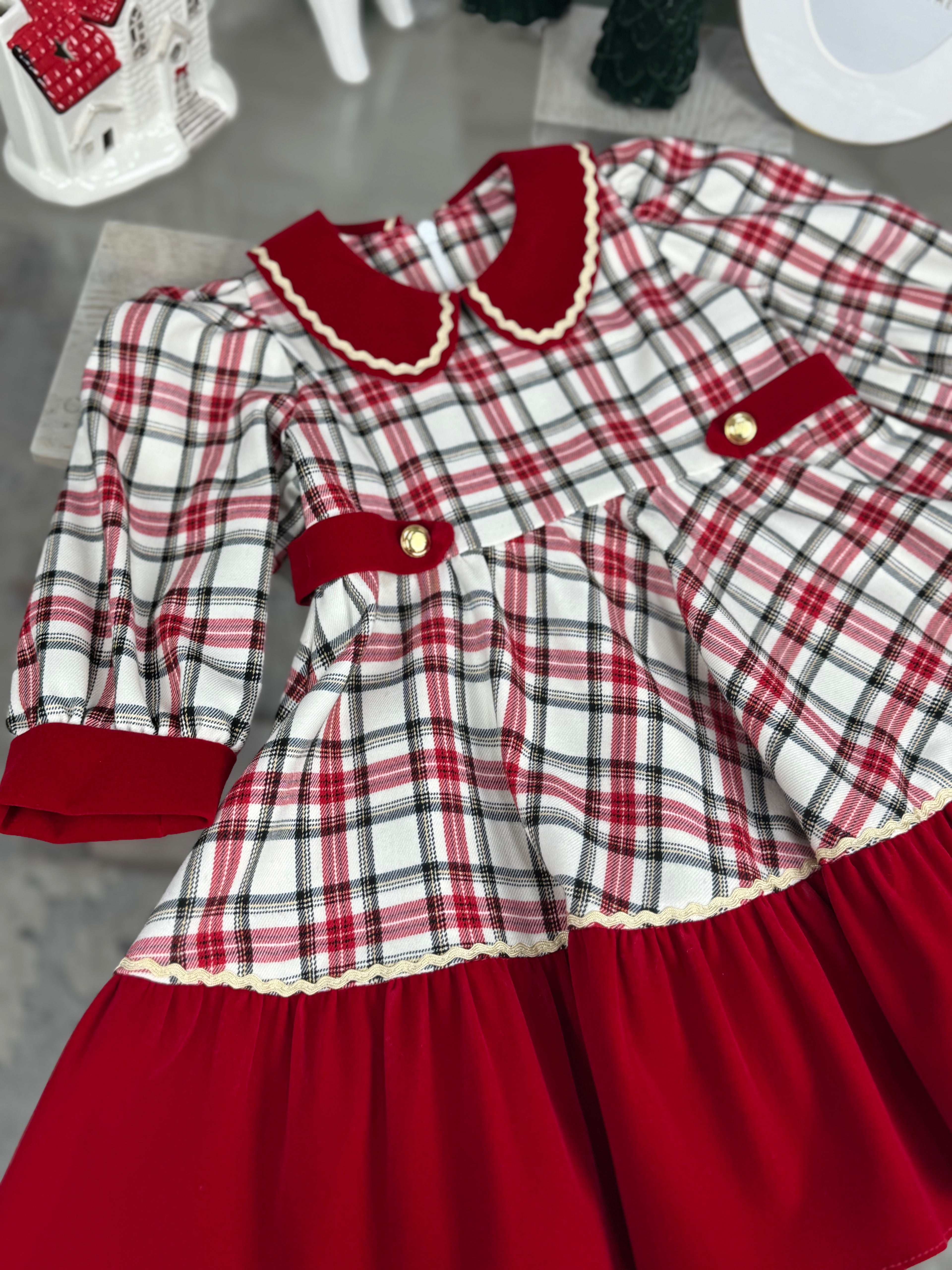Rochita din tartan roșu cu crem cu detalii din catifea roșie
