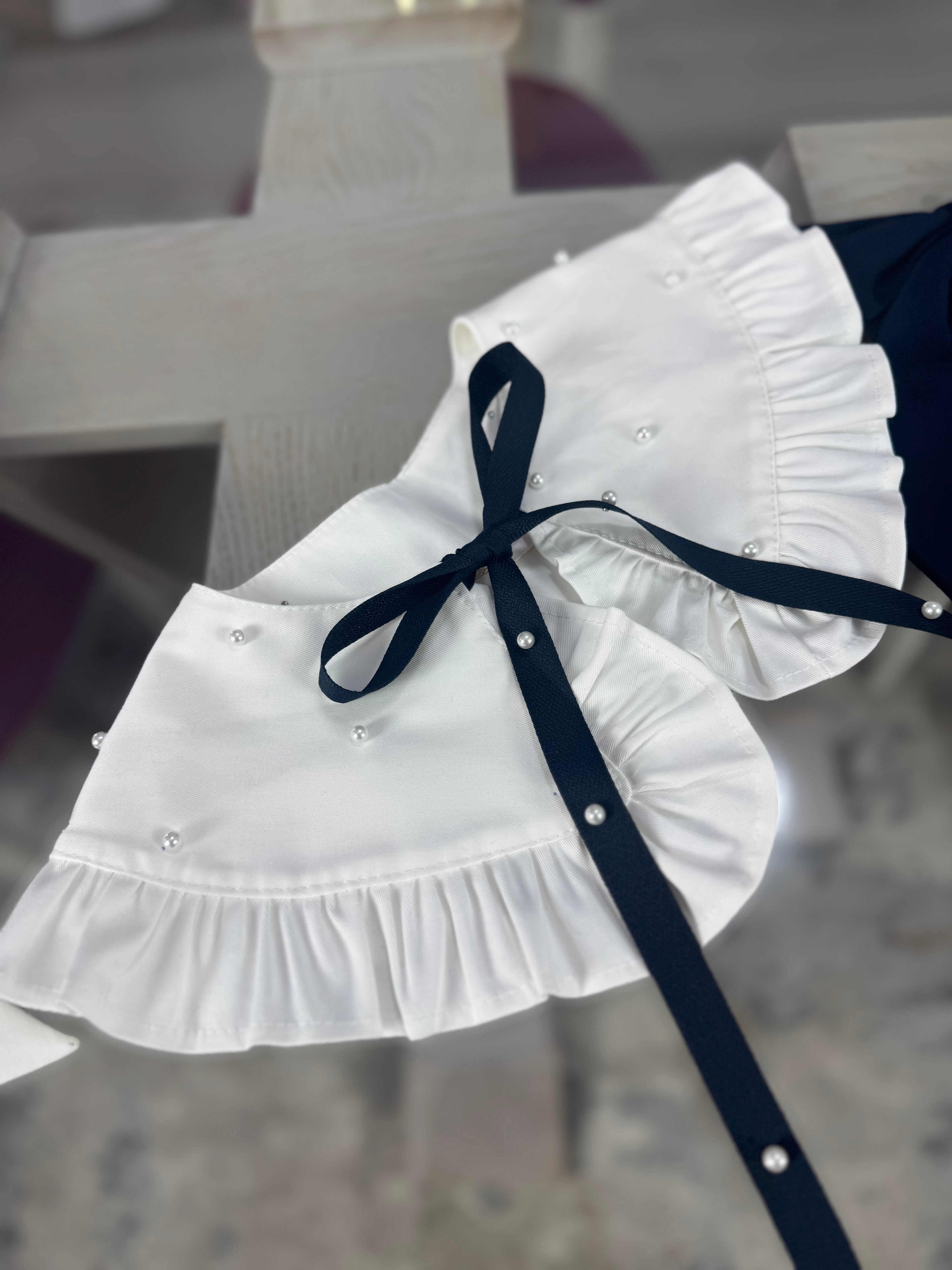 Guler alb detașabil din bumbac cu perle