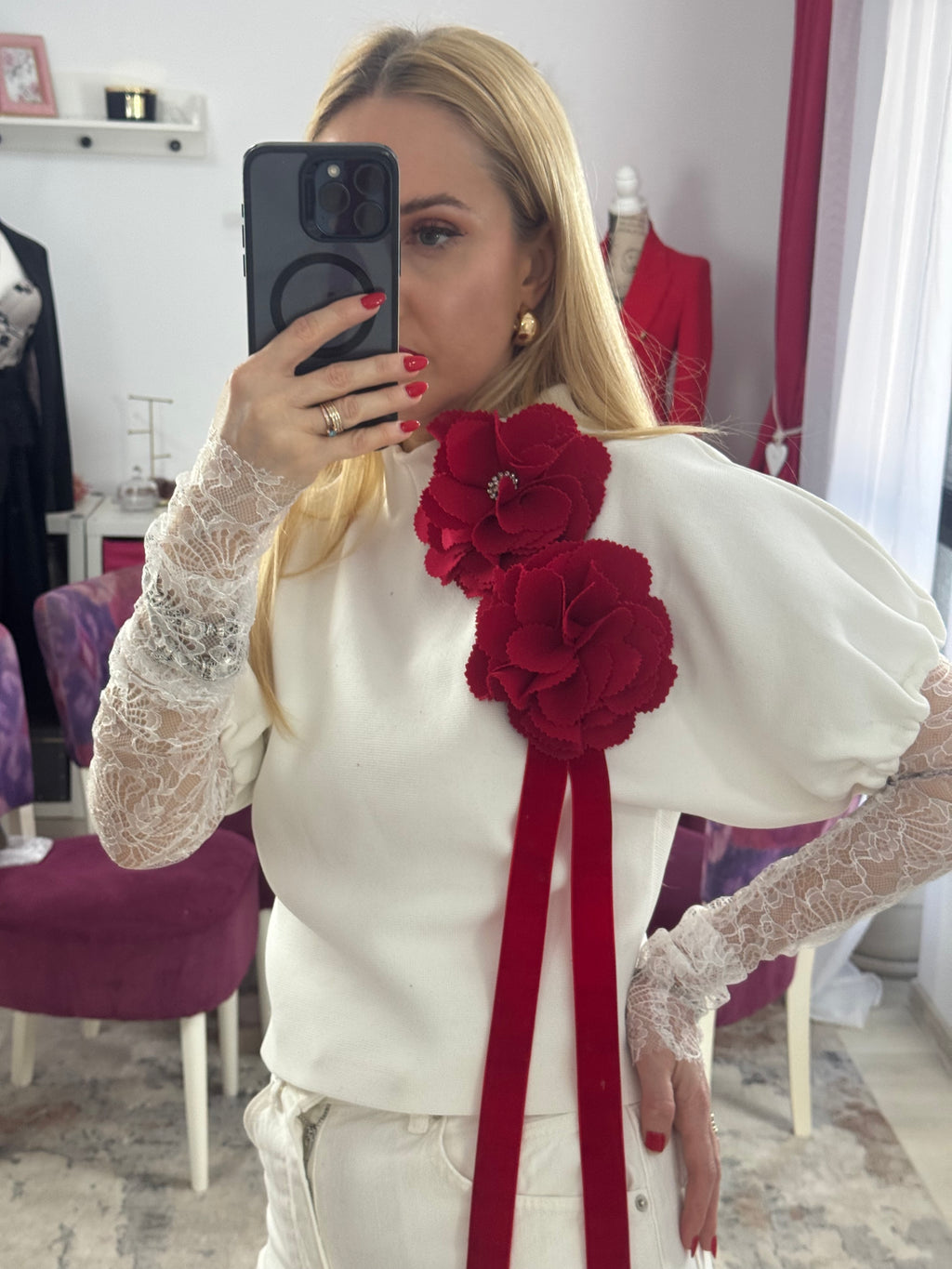 Accesoriu broșă florala roșie din material textil cu panglica din catifea