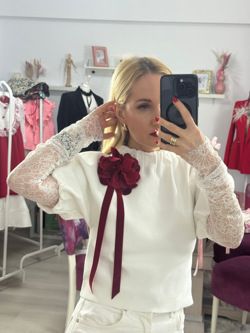 Accesoriu broșă floare din catifea roșie