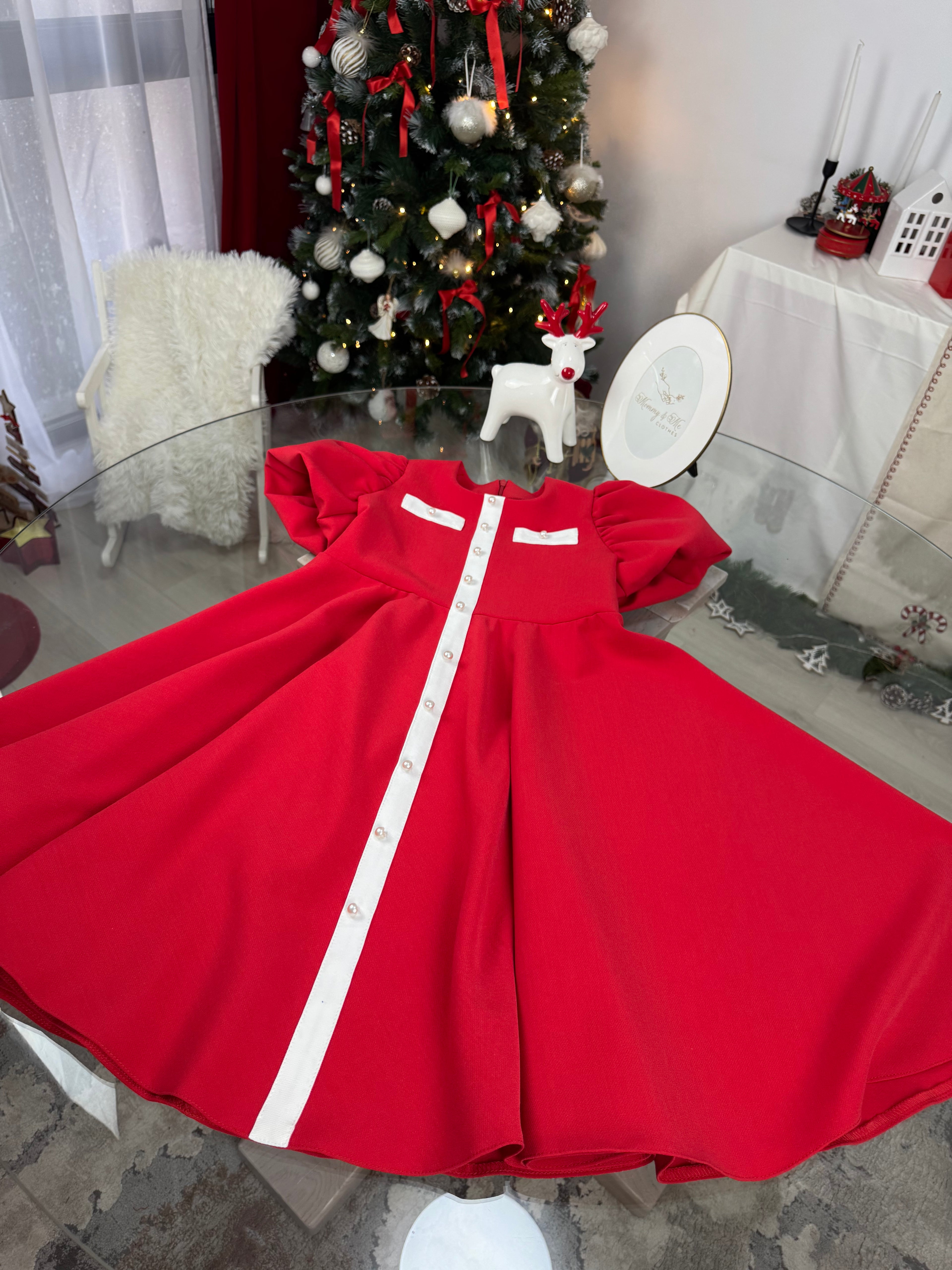 Rochița roșie cu banda alba si năsturei perla decorativi