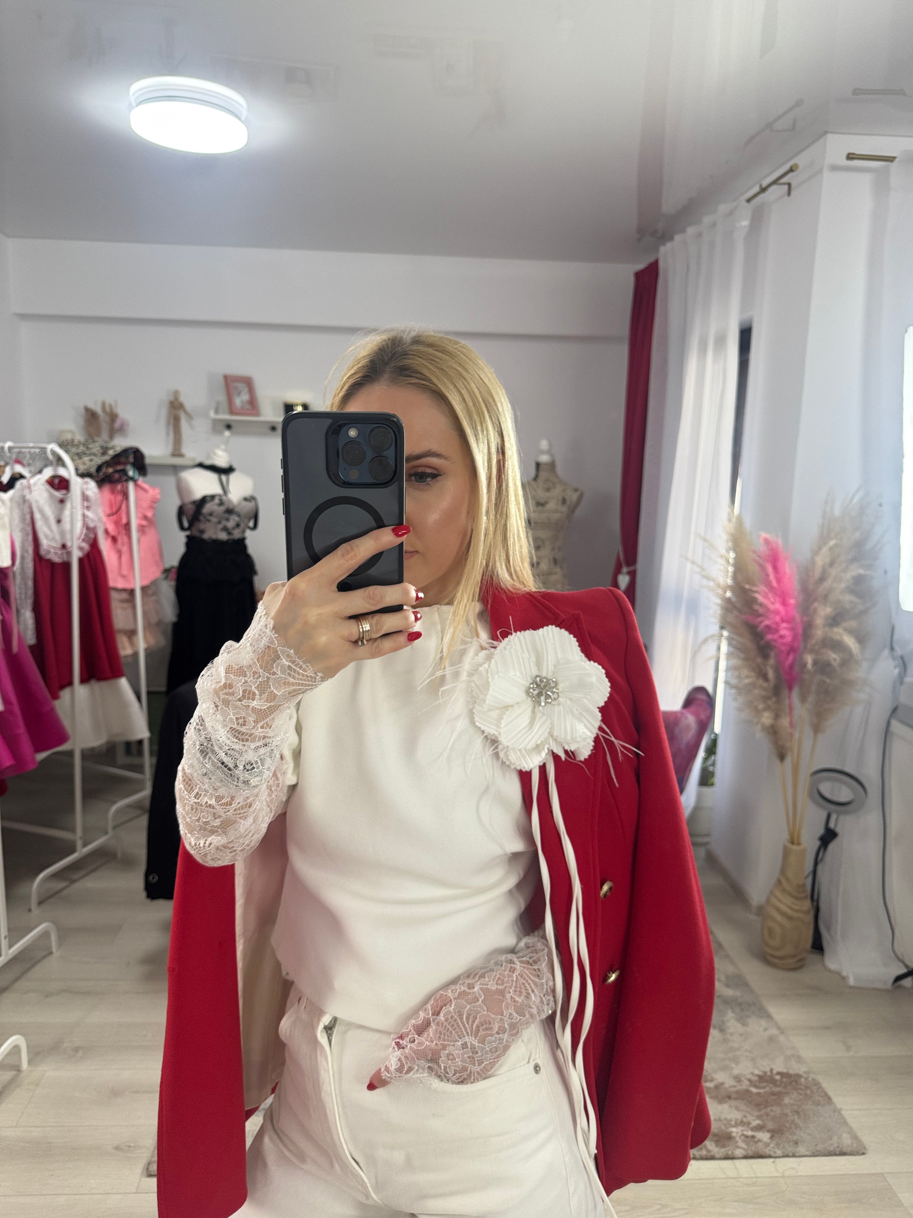 Accesoriu broșă florala din material alb cu striații