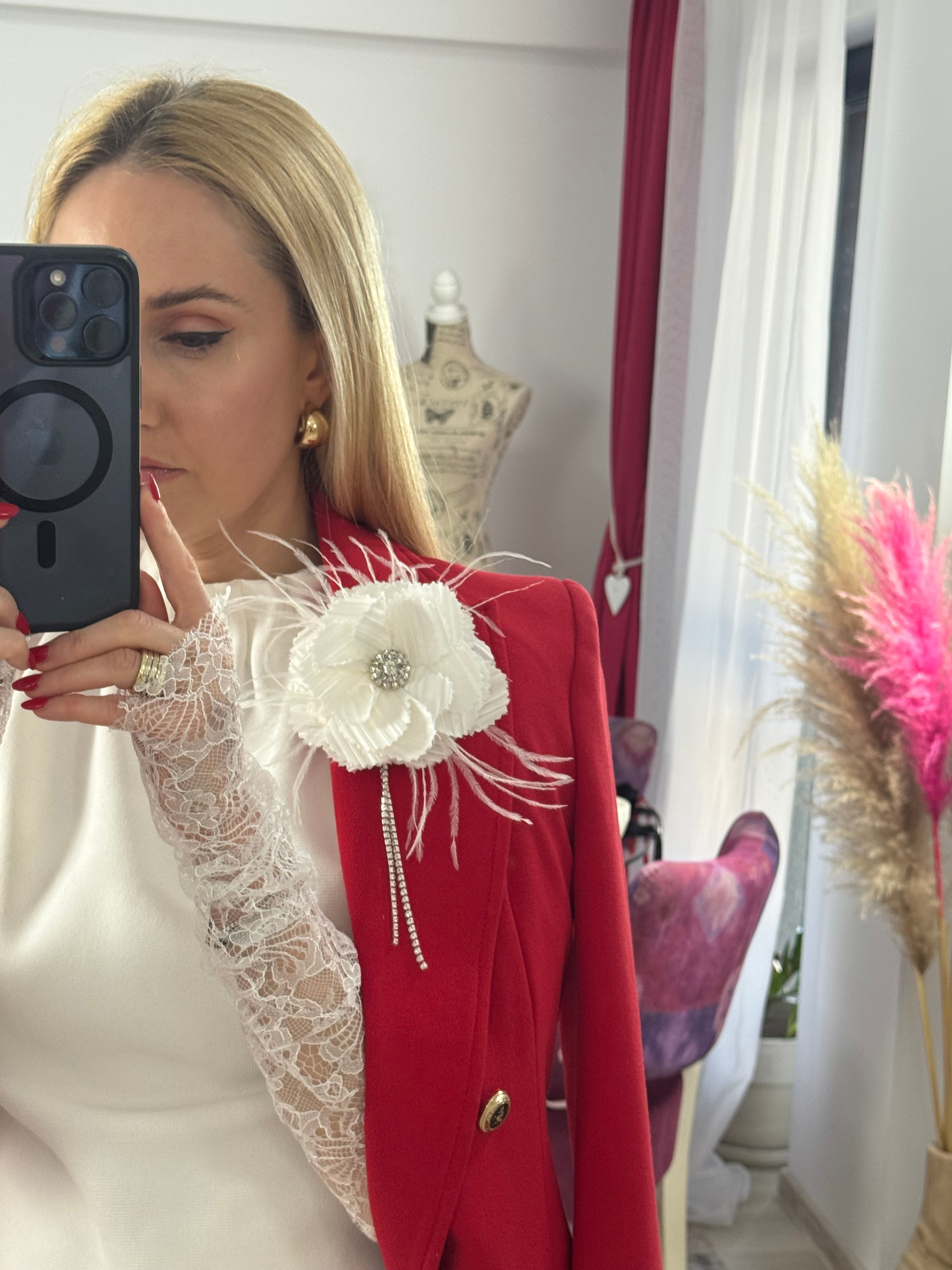 Accesoriu broșă florala din material alb cu striații