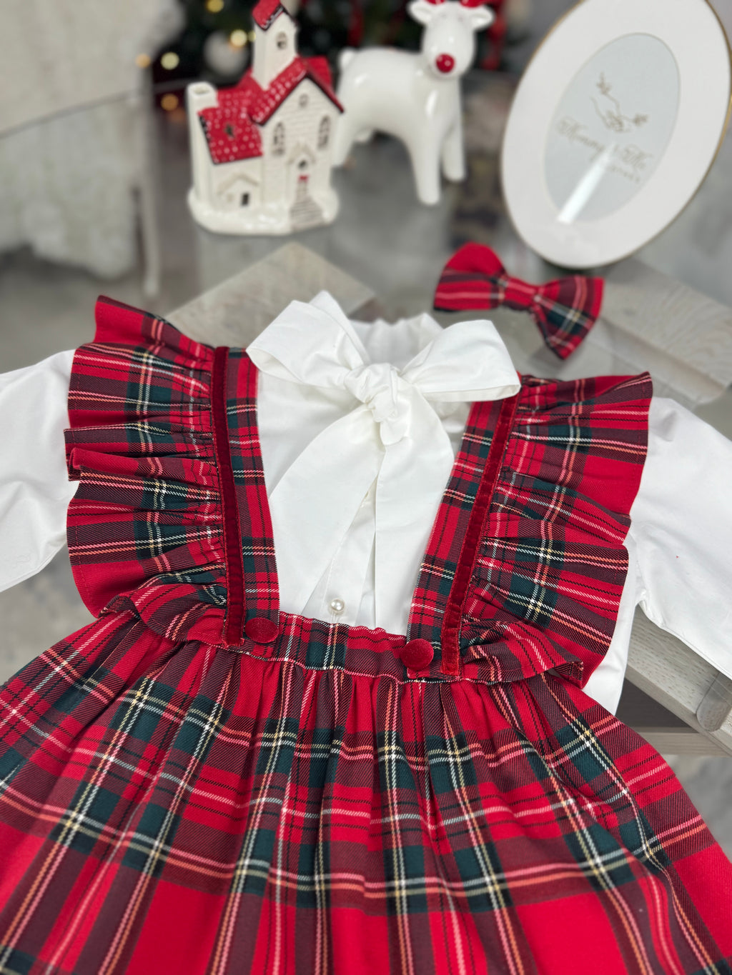 Fusta din tartan cu carouri cu bretele cu volane