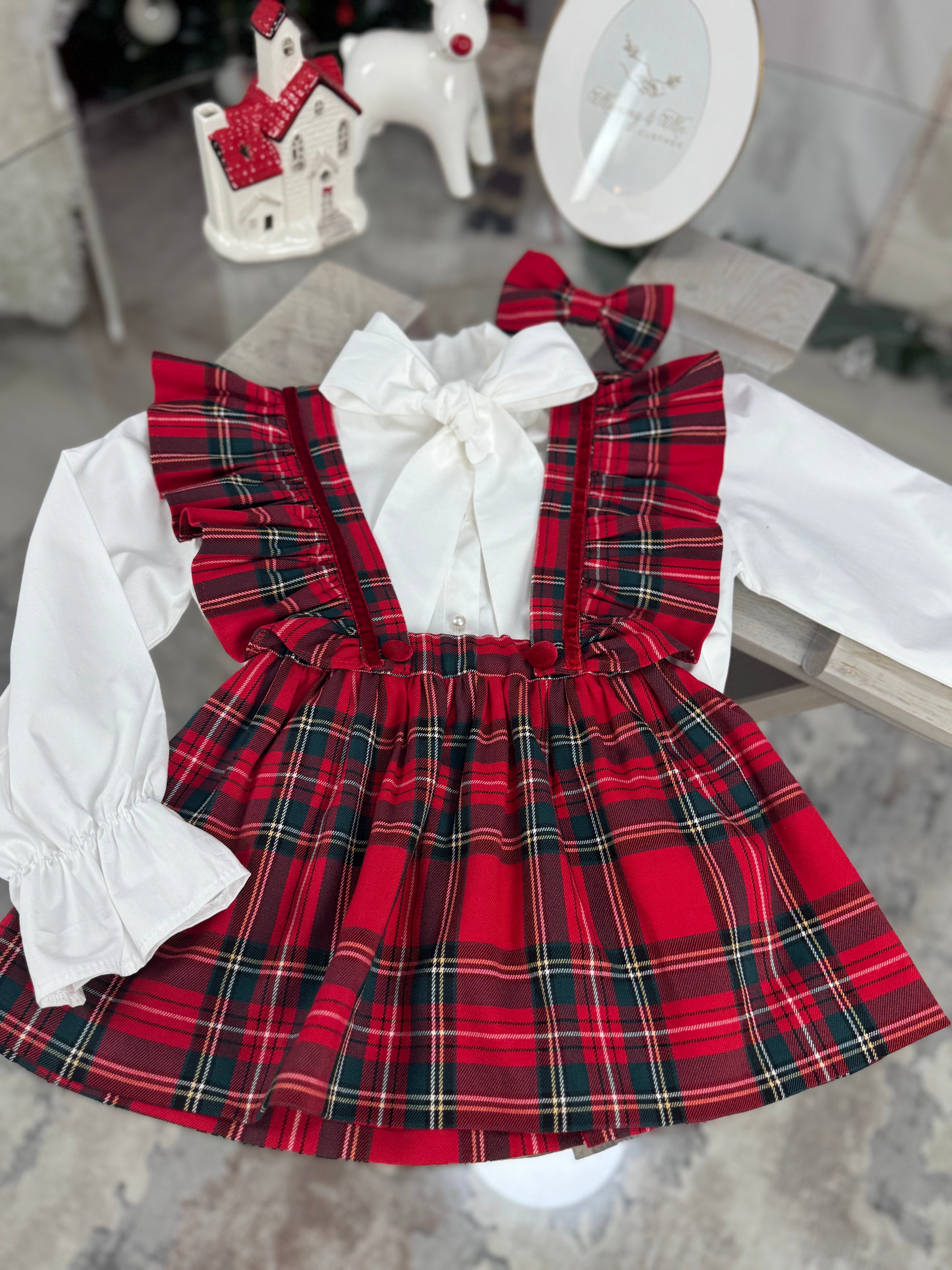 Fusta din tartan cu carouri cu bretele cu volane